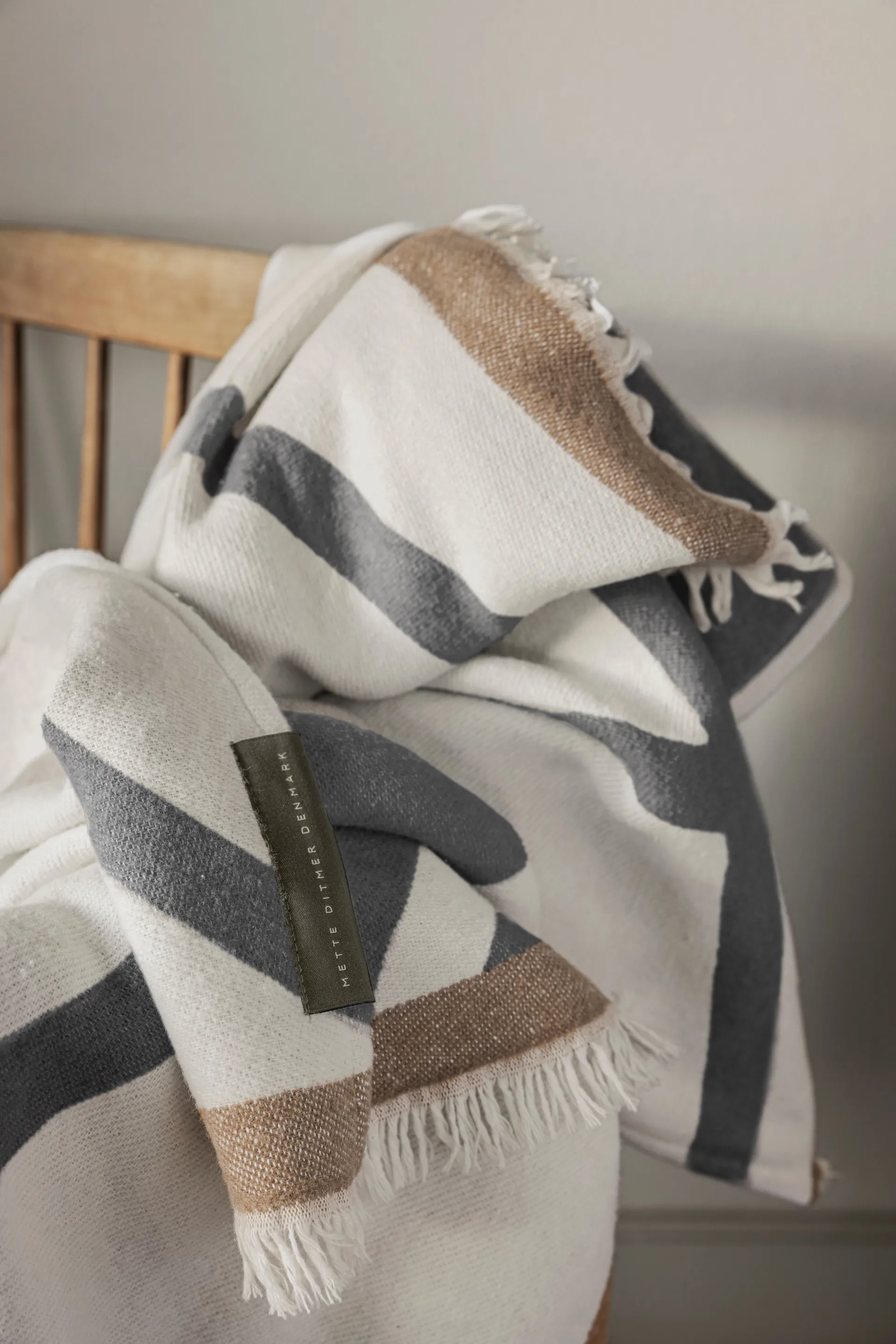 Shadow pledd, Off-white-grey, 130x175 cm Mette Ditmer