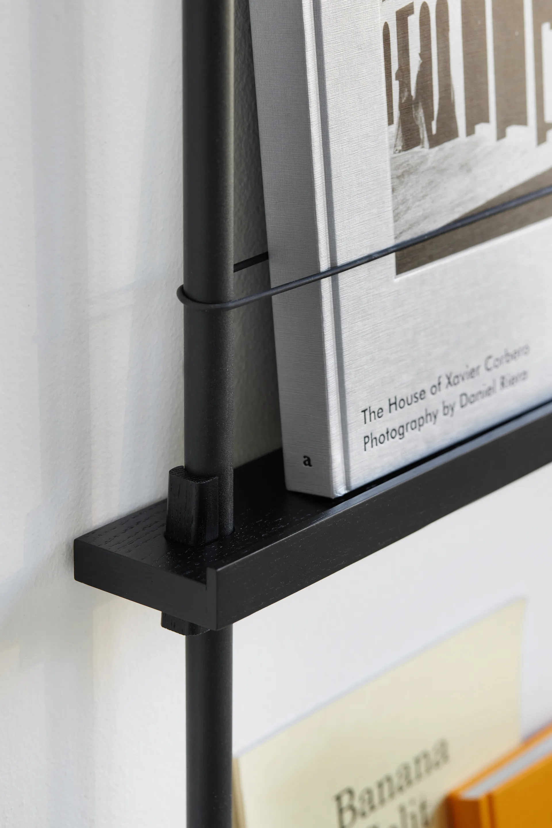 Moebe avisholder, Black-black MOEBE