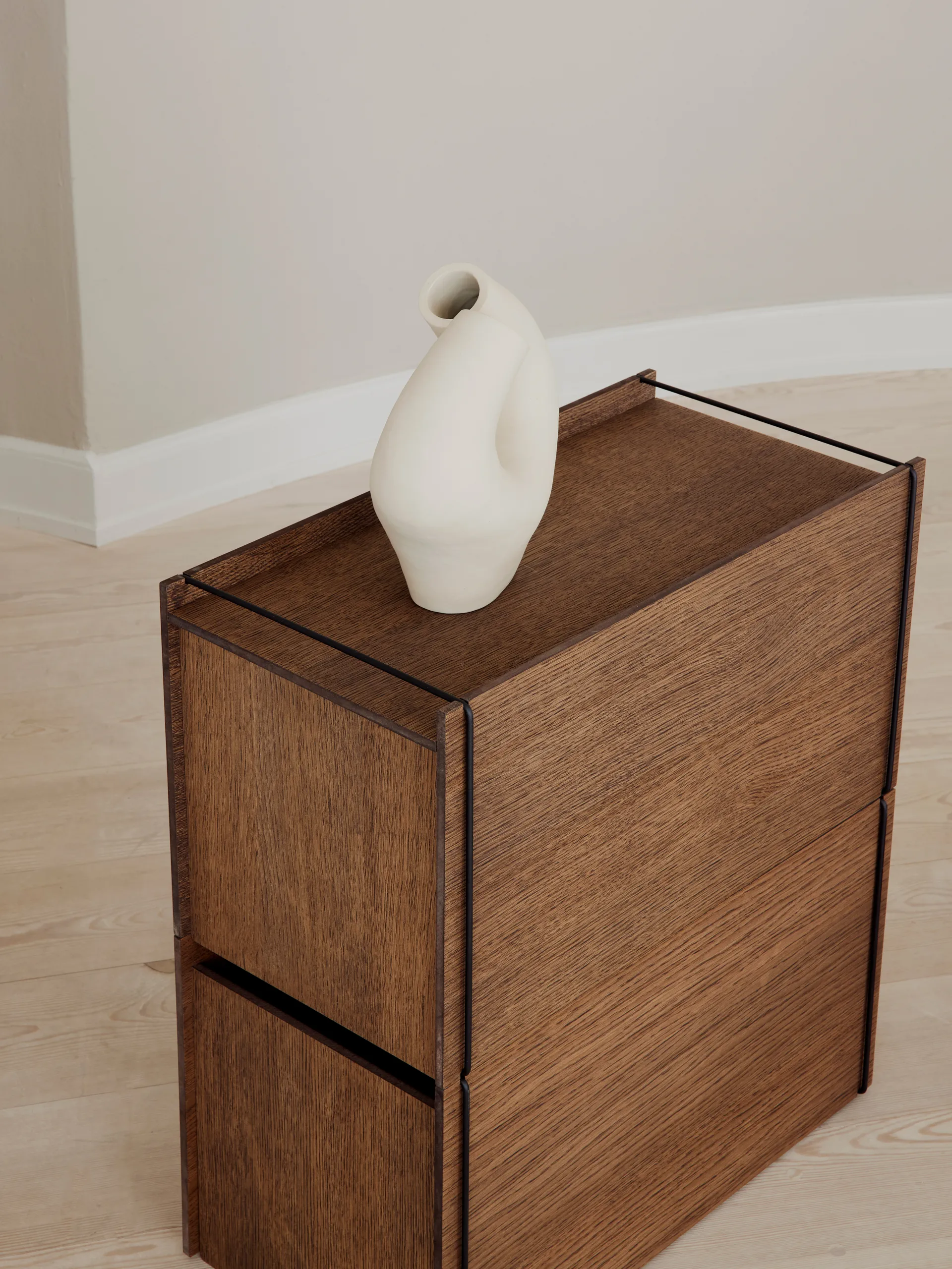 Moebe oppbevaringsboks, Smoked oak-black MOEBE