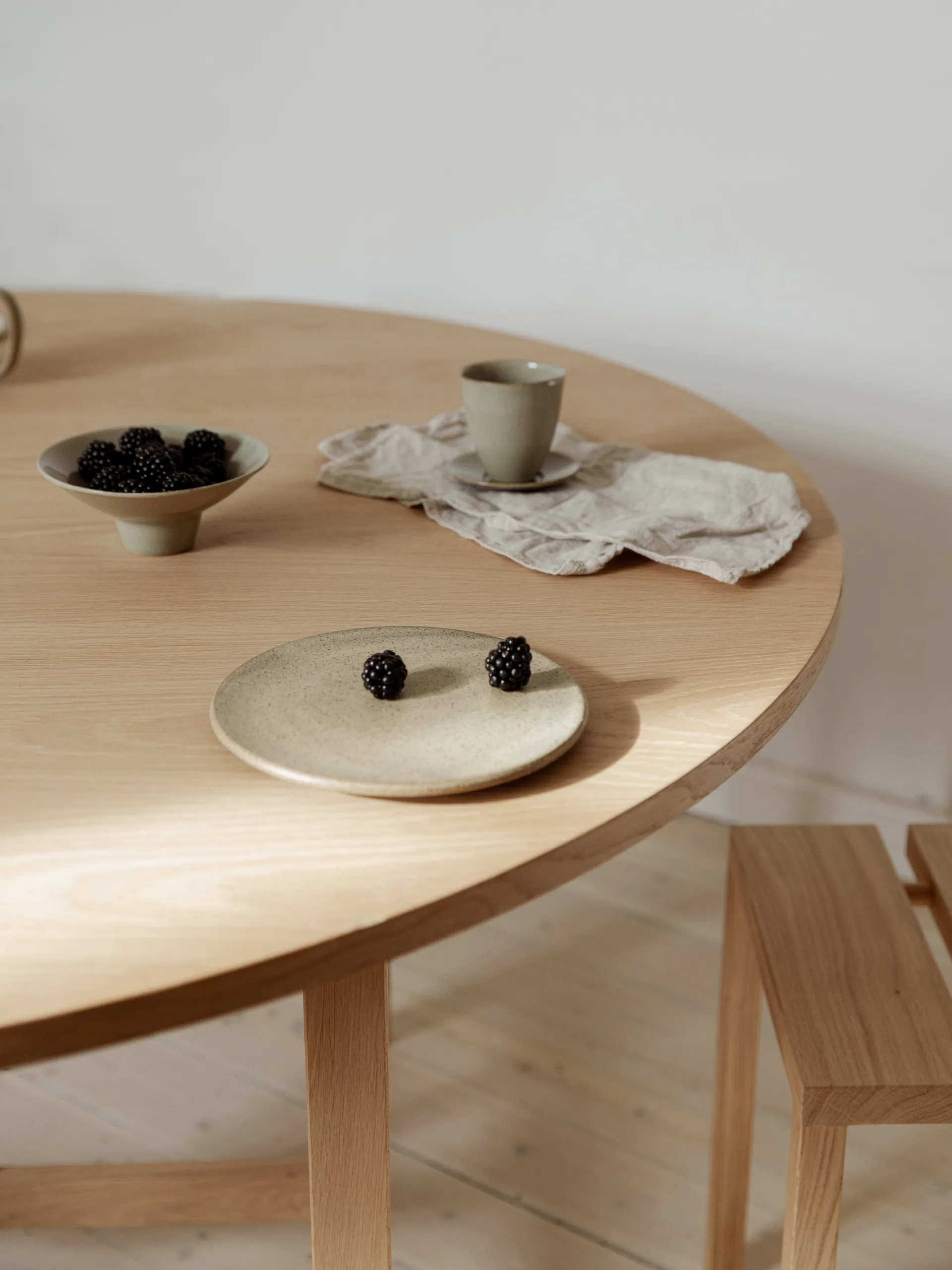 Moebe round dining table spisebord Ø 140 x 73,2 cm, Eik MOEBE