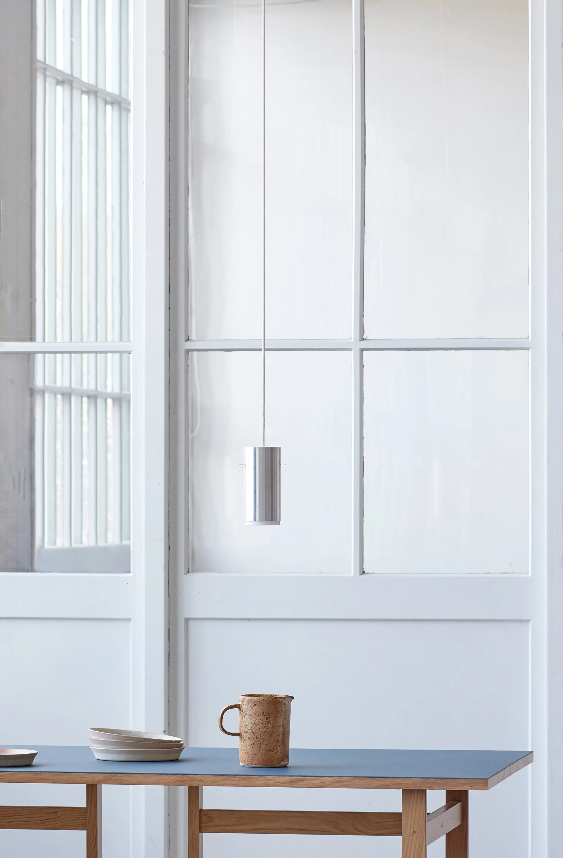 Moebe Tube takpendel small Ø 8 cm, Børstet aluminium MOEBE