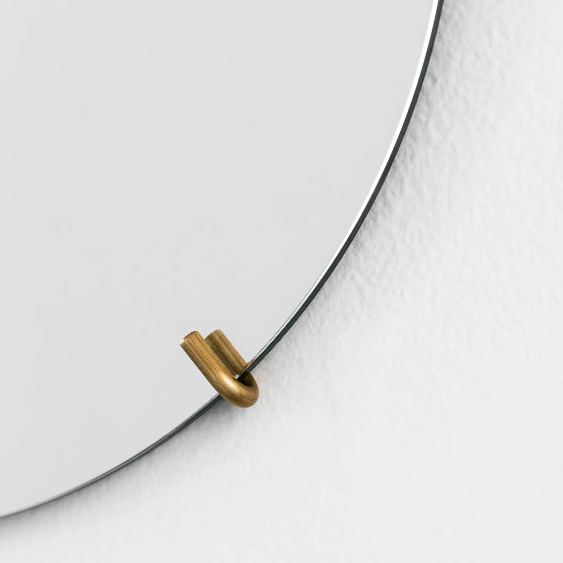 Moebe Wall mirror Ø 30 cm, Messing MOEBE