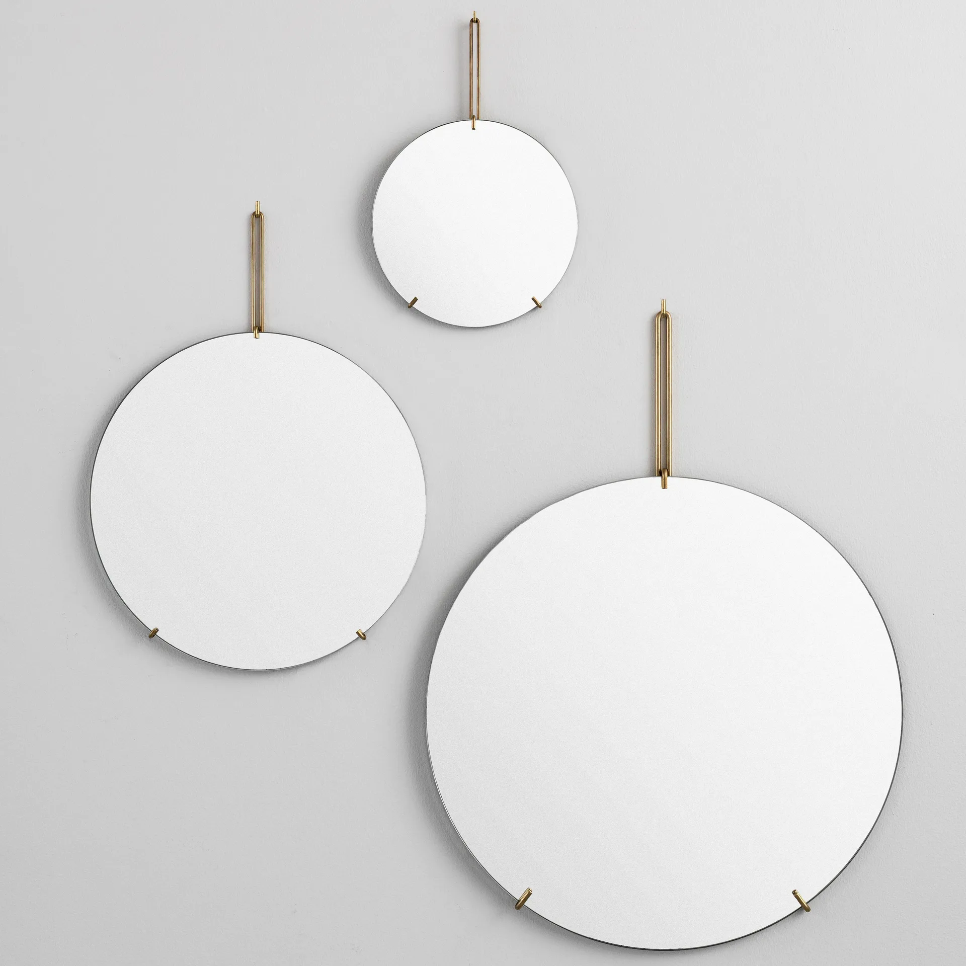 Moebe wall mirror Ø 70 cm, Messing MOEBE