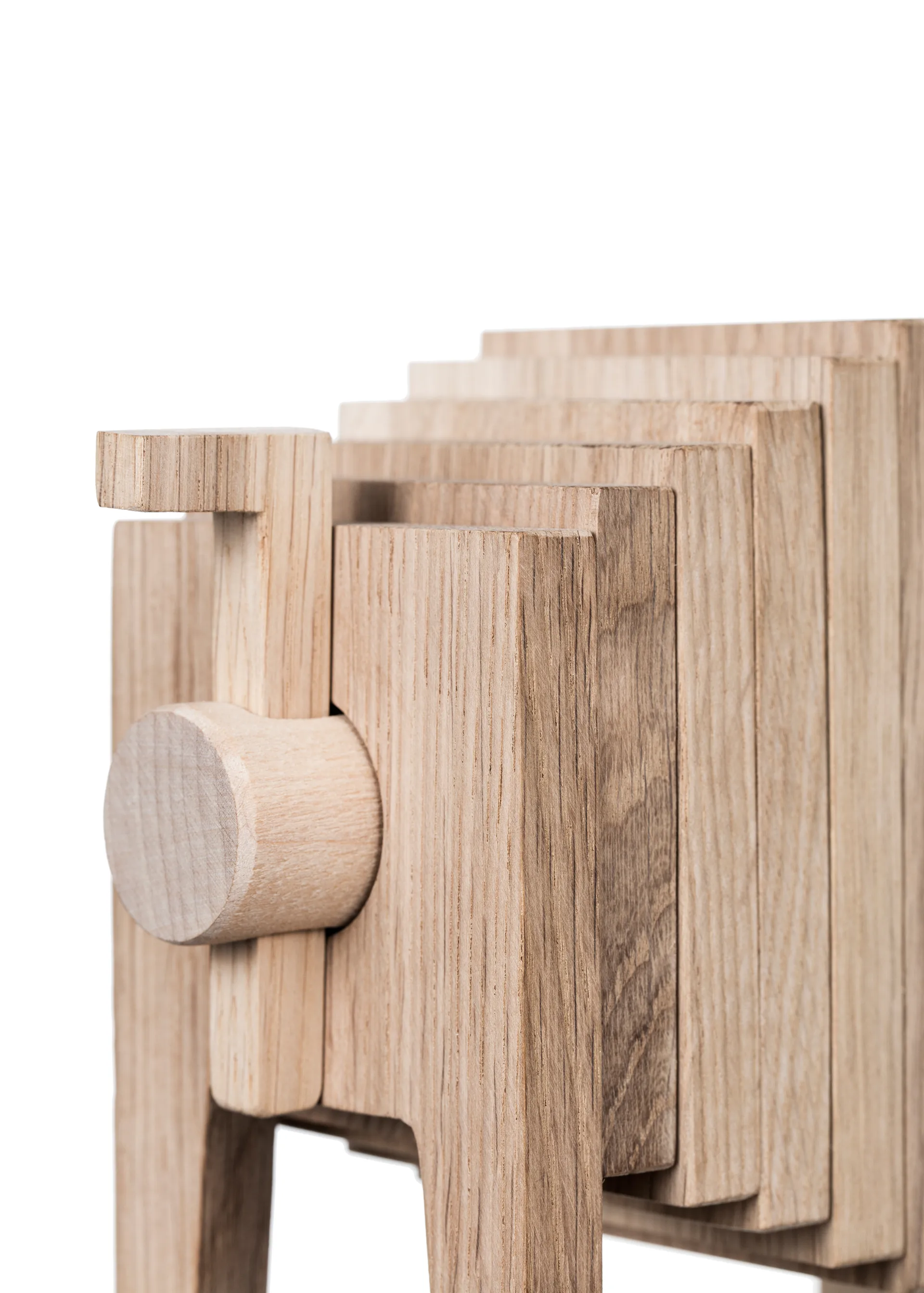 Polygrif skulptur i eik 21 x 32 cm, Wood, black MOEBE