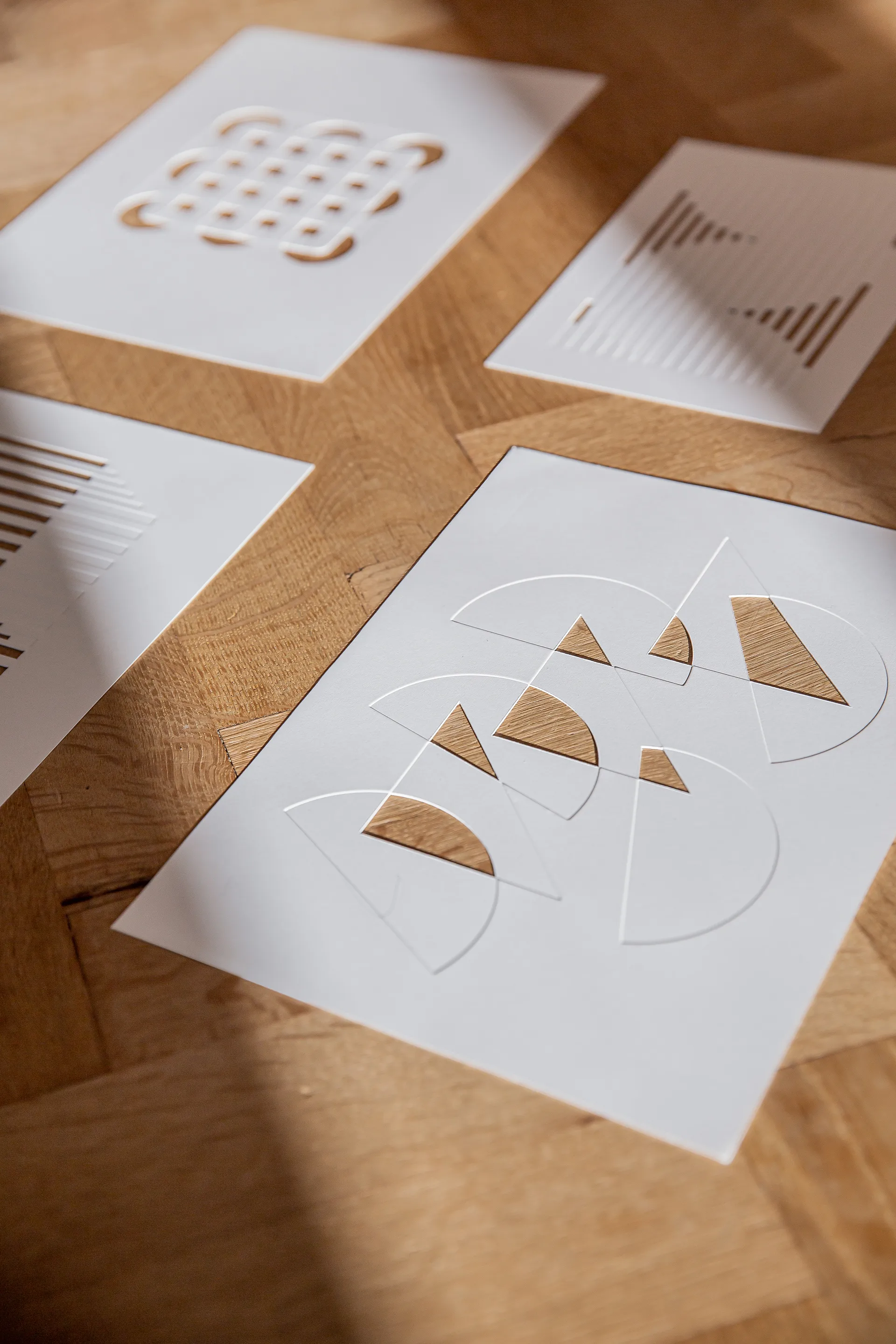 Relief kunstverk half moons & triangles 21 x 29,7 cm, Off White MOEBE