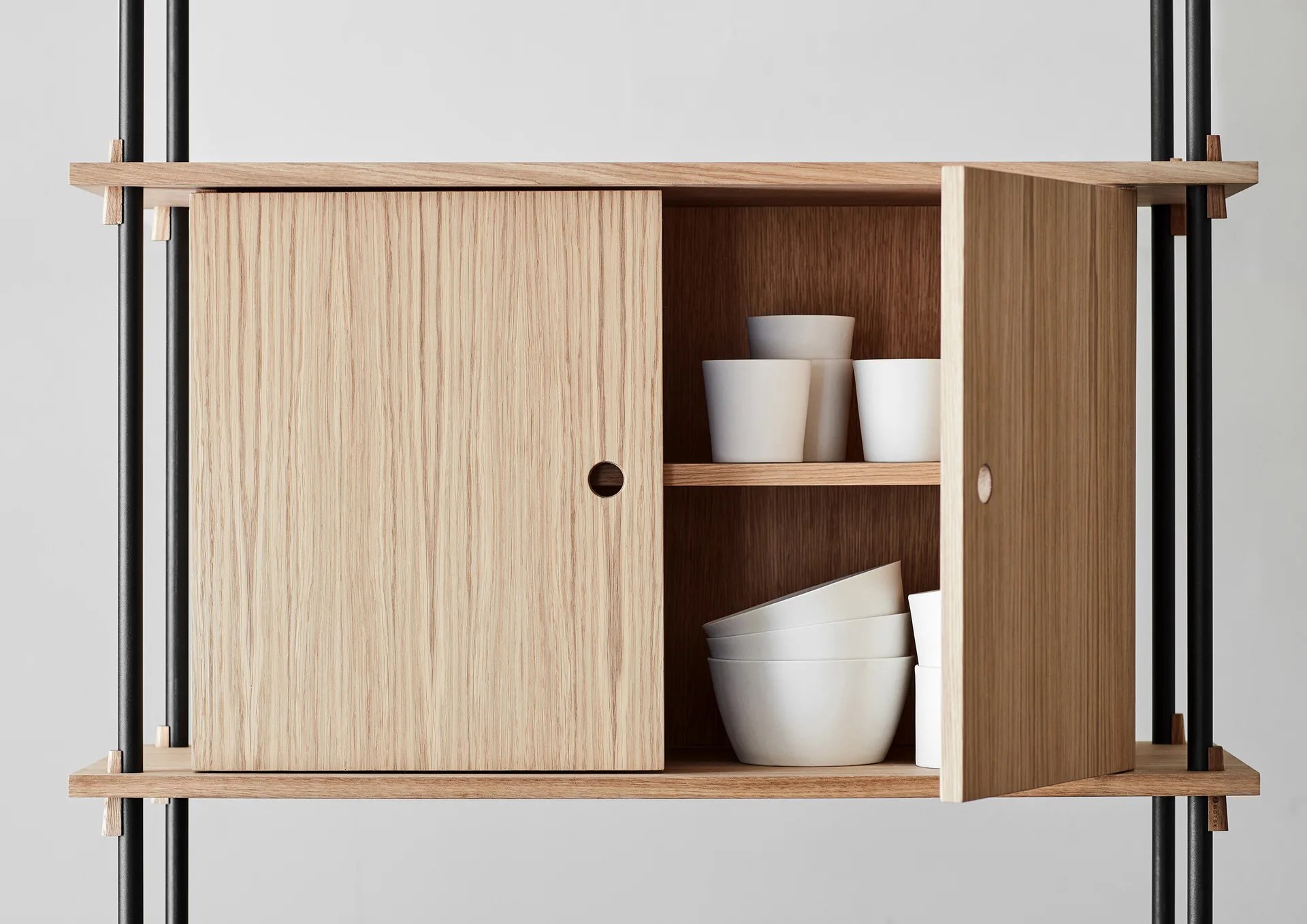 Shelving System hylle med skap, Røkt eik-white, 163x85x35 cm, S.85.2.C MOEBE