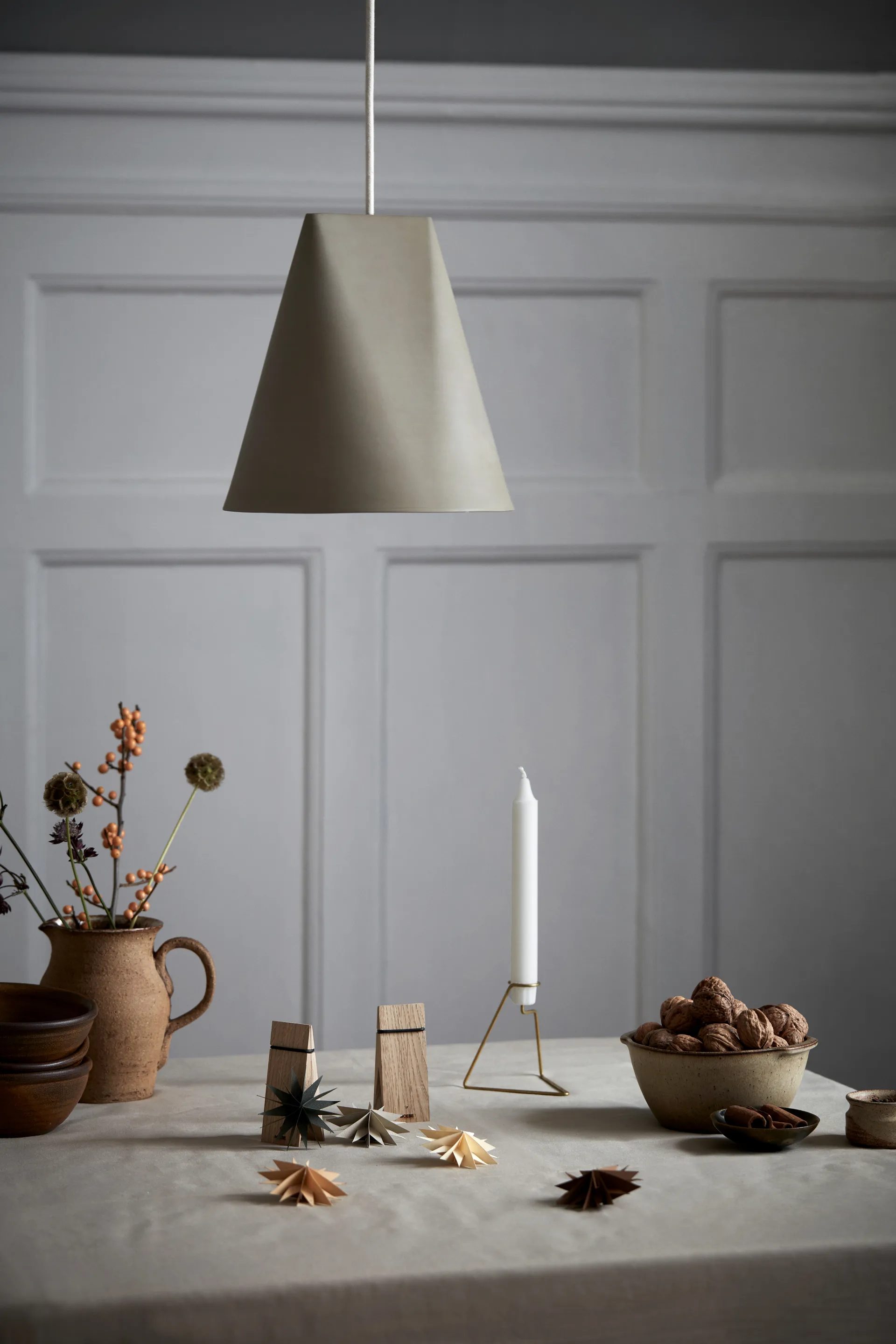 Taklampe keramikk 23 x 23,5 cm, Oliven MOEBE