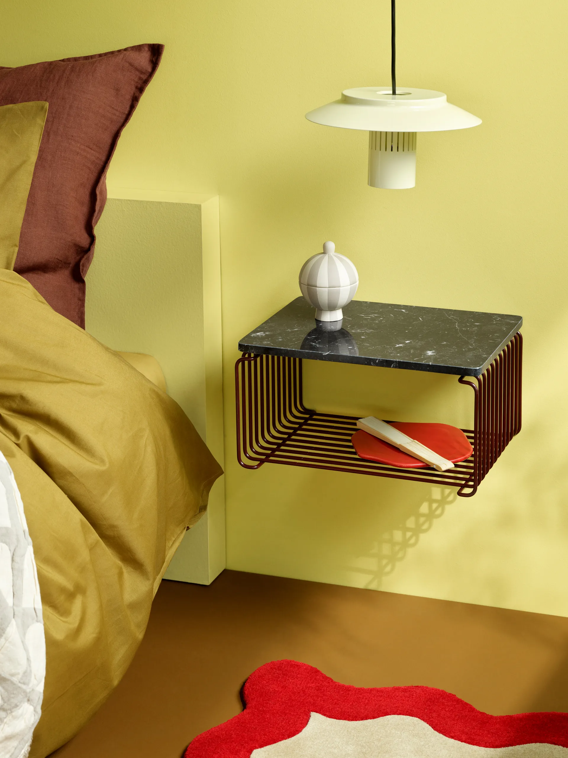 Panton Wire bordplate 34,8x25,7 cm, Black marble Montana