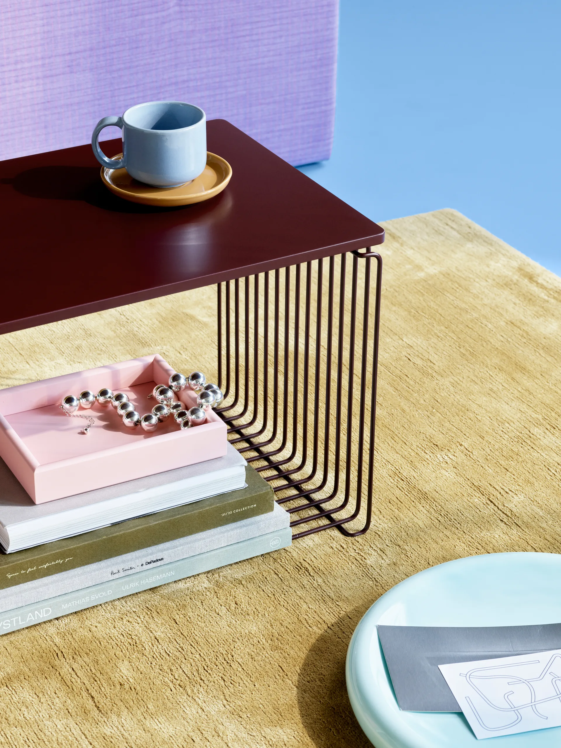 Panton Wire bordplate 70,1x34,8 cm, Black red Montana