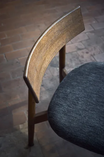 Tetra lounge chair - Granittfarget stoff-mørkoljet eik - MUUBS