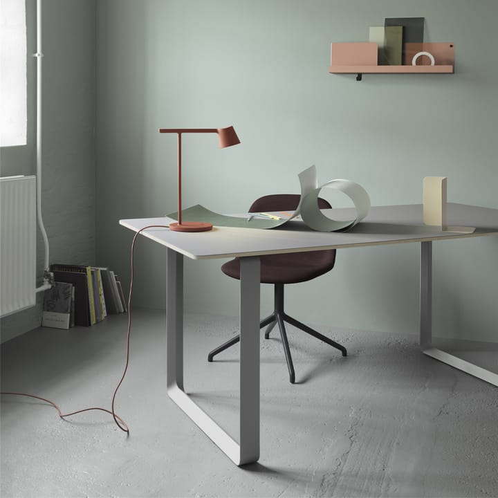 70/70 spisebord 170 x 85 cm, Black linoleum-Plywood-Sand Muuto