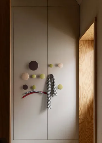 Dots Wood knagg - Light olive, Ø6,5 cm - Muuto