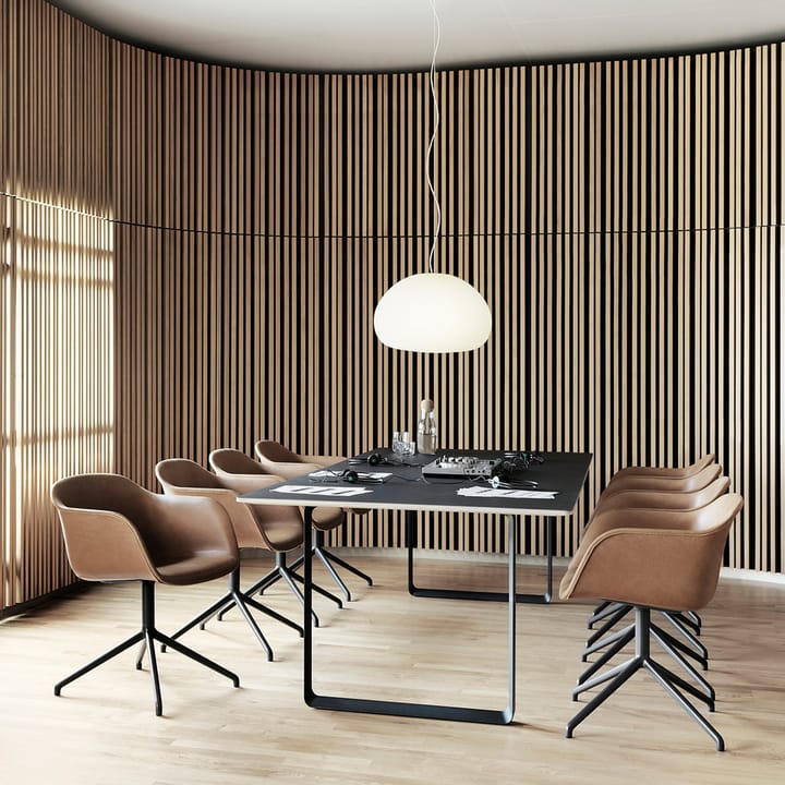 Fiber armchair med dreibar kontorfot som kan svinges, grey, grått stativ Muuto