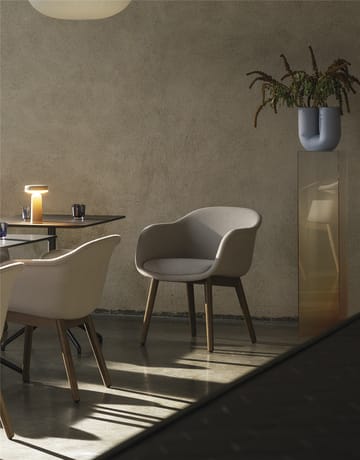 Fiber Conference Armchair med treben - Refine leather cognac-oak - Muuto