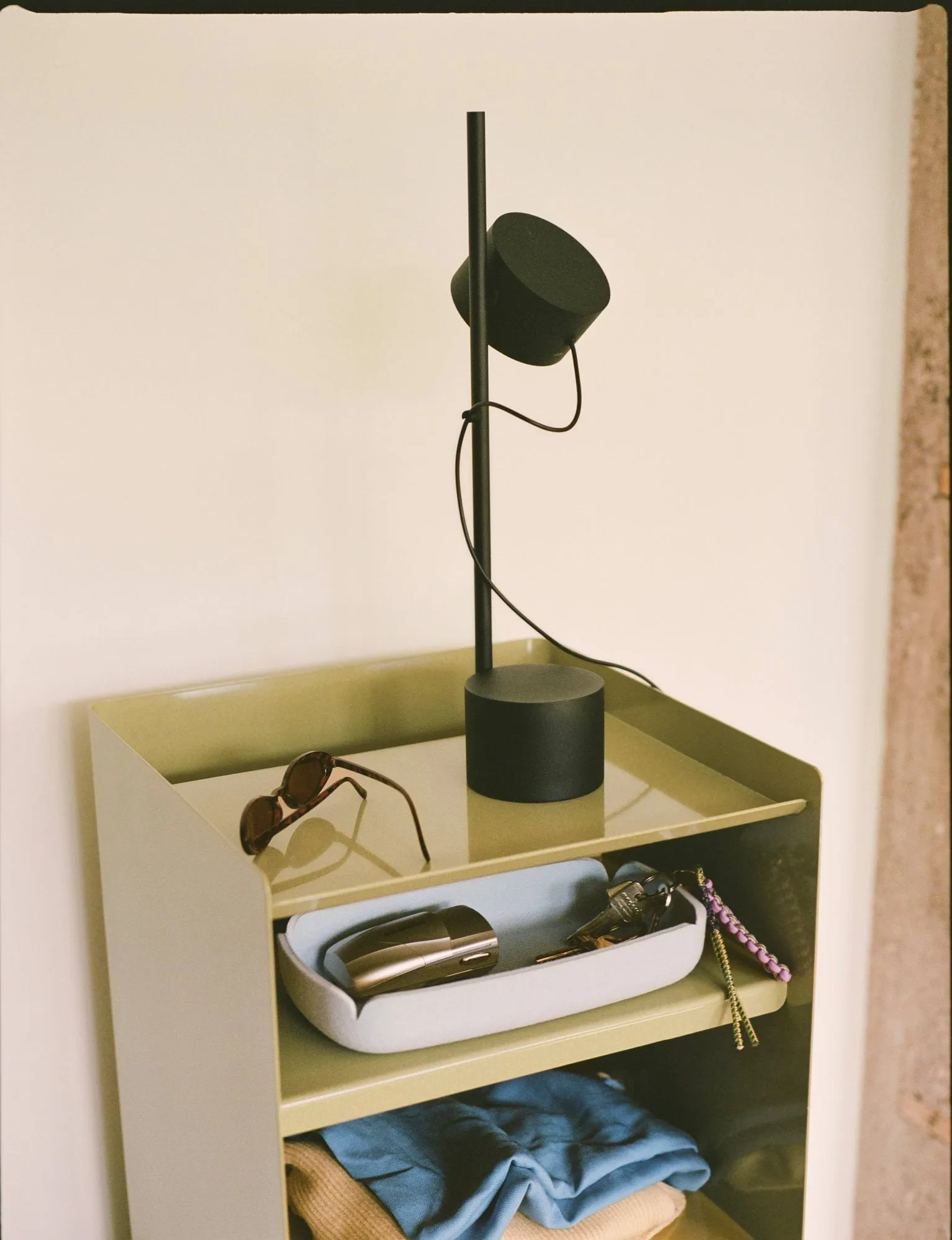 Folded Trolley tralle åpen, Dark beige green, 37,4x38,7x37,2 cm Muuto
