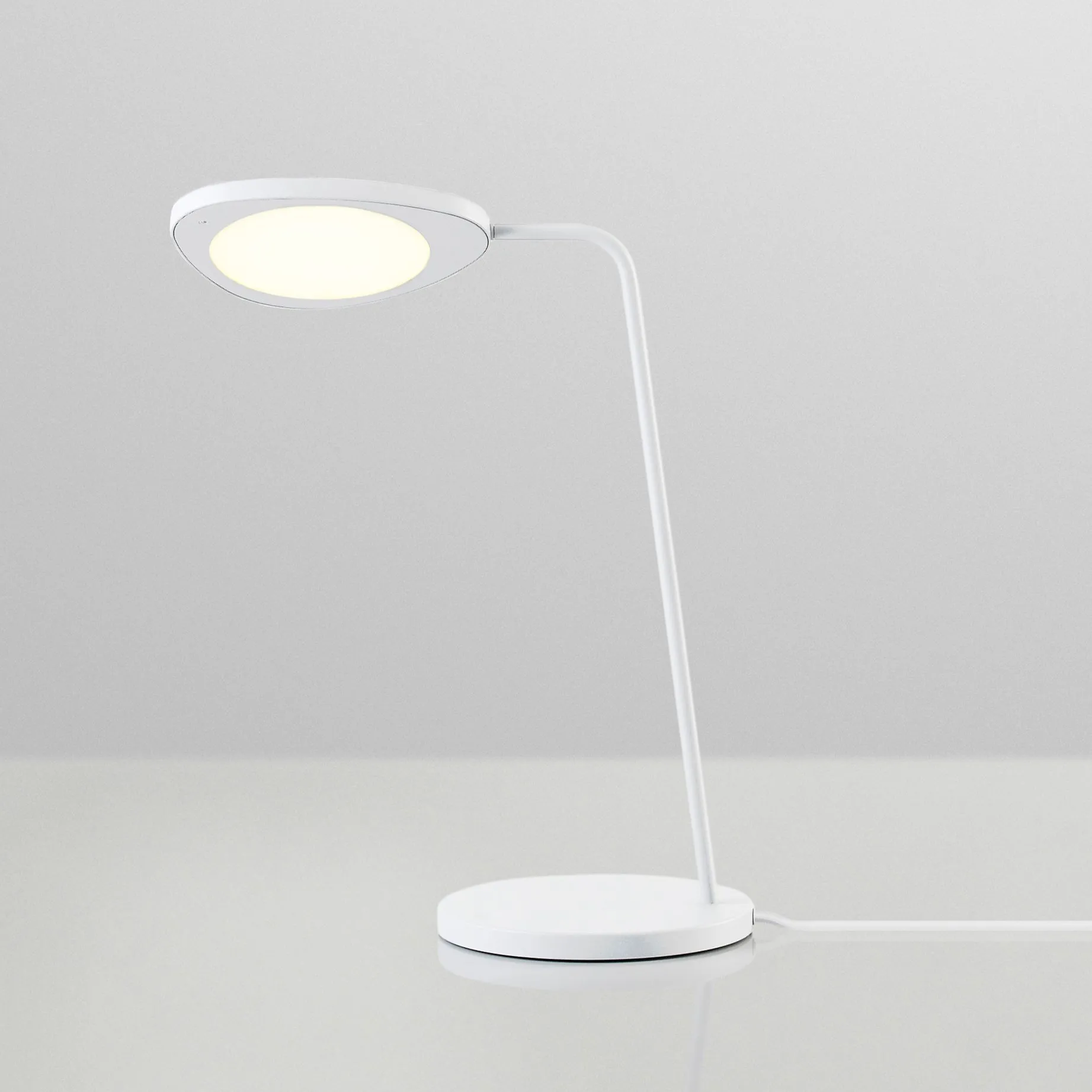 Leaf bordlampe, hvit Muuto