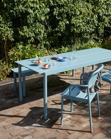 Linear Steel Armchairstol med armlener - Pale blue - Muuto