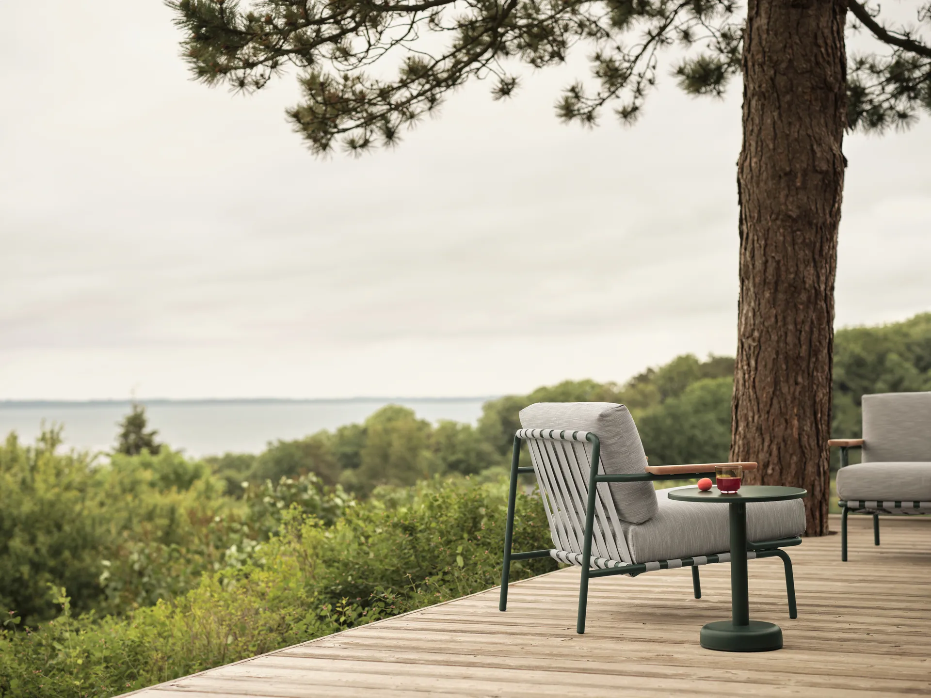 Linear Steel sofabord, Dark green, Ø42x47 cm Muuto