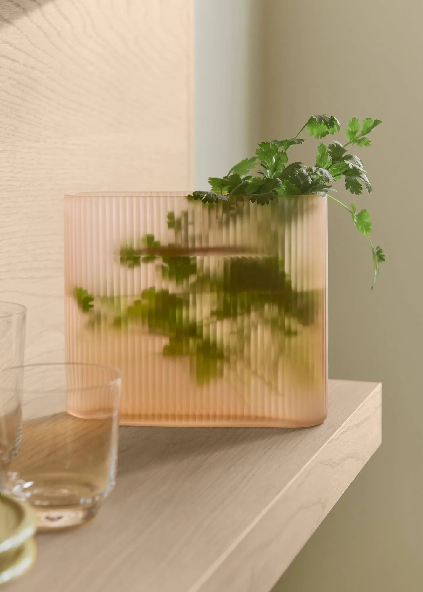 Ridge vase frostat glass 16,5 cm, Lyseoransje Muuto