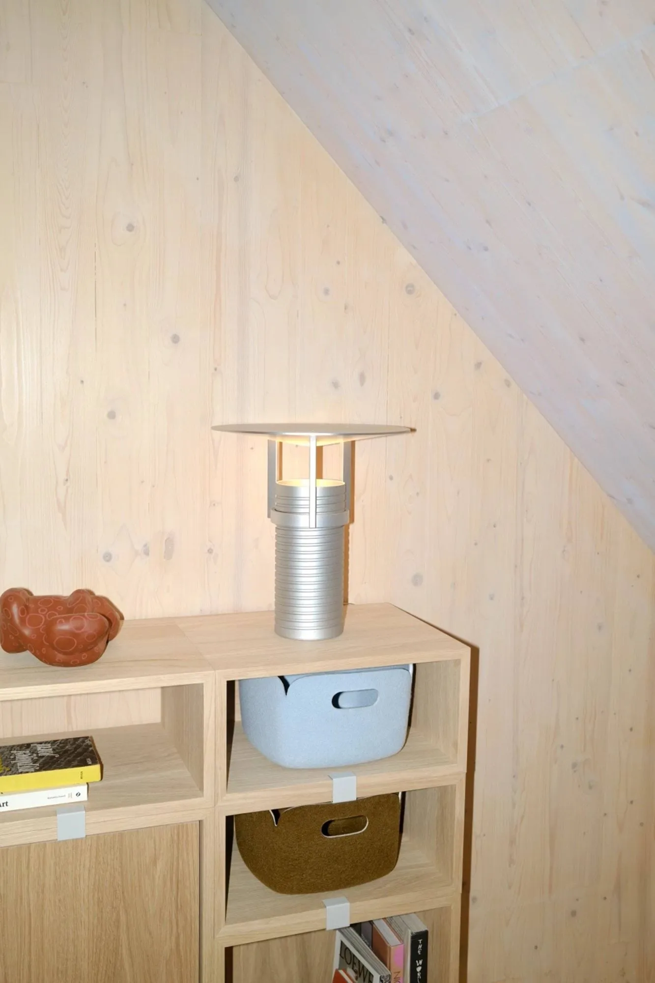Stacked 2.0 hyller med ryggskive, large, eik Muuto