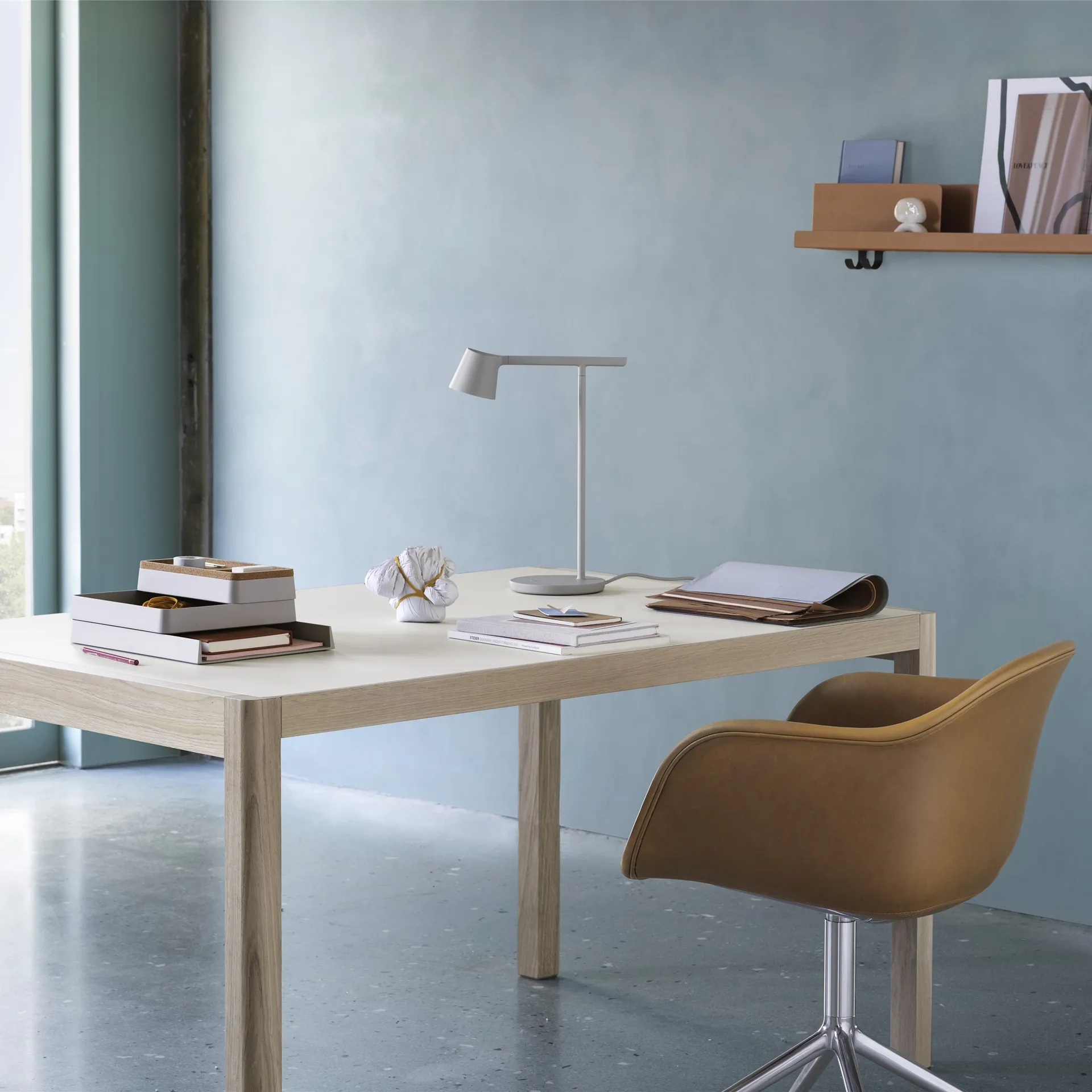 Tip bordlampe, Grå Muuto