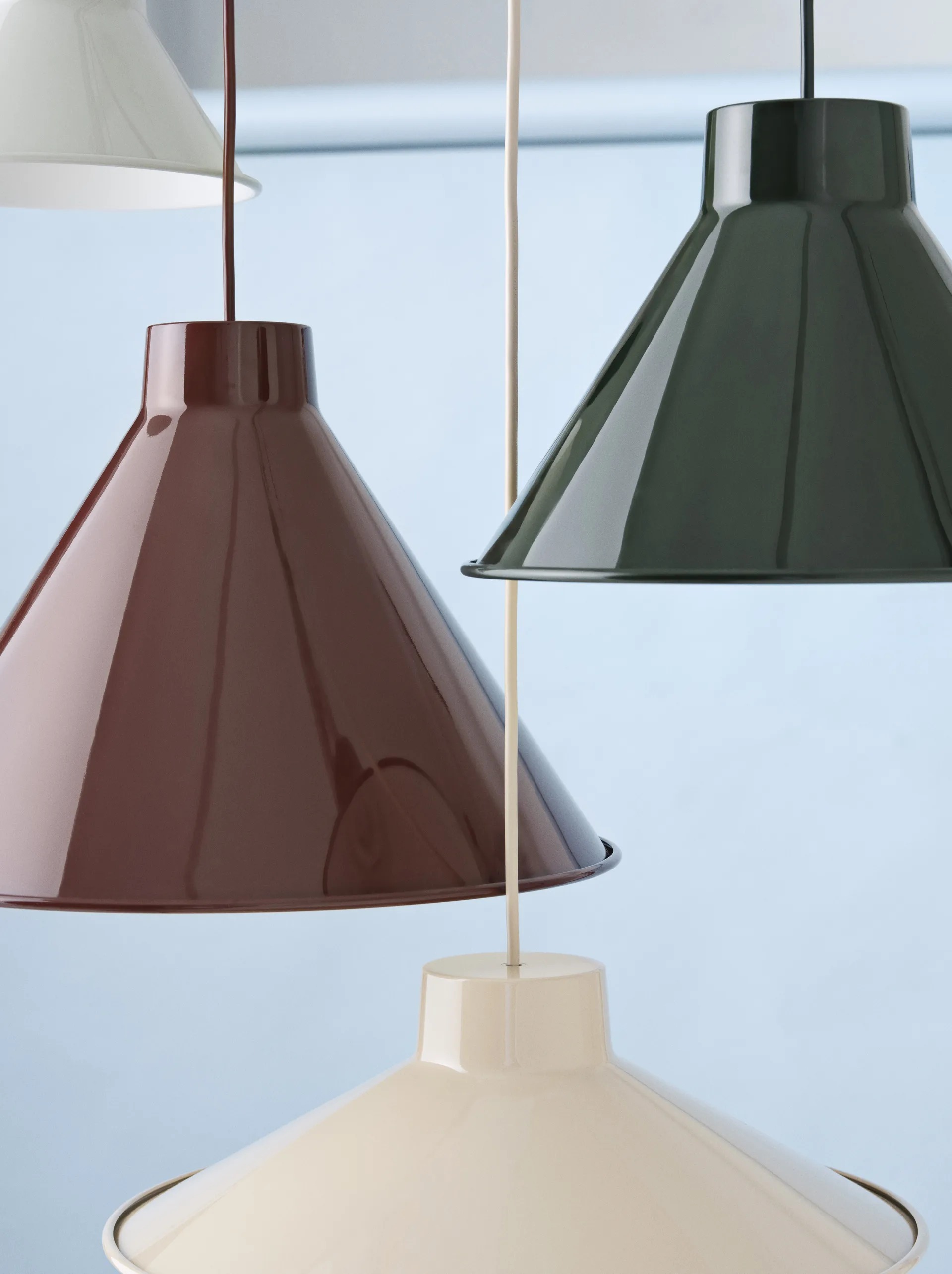 Top taklampe Ø28 cm, Dyp rød Muuto