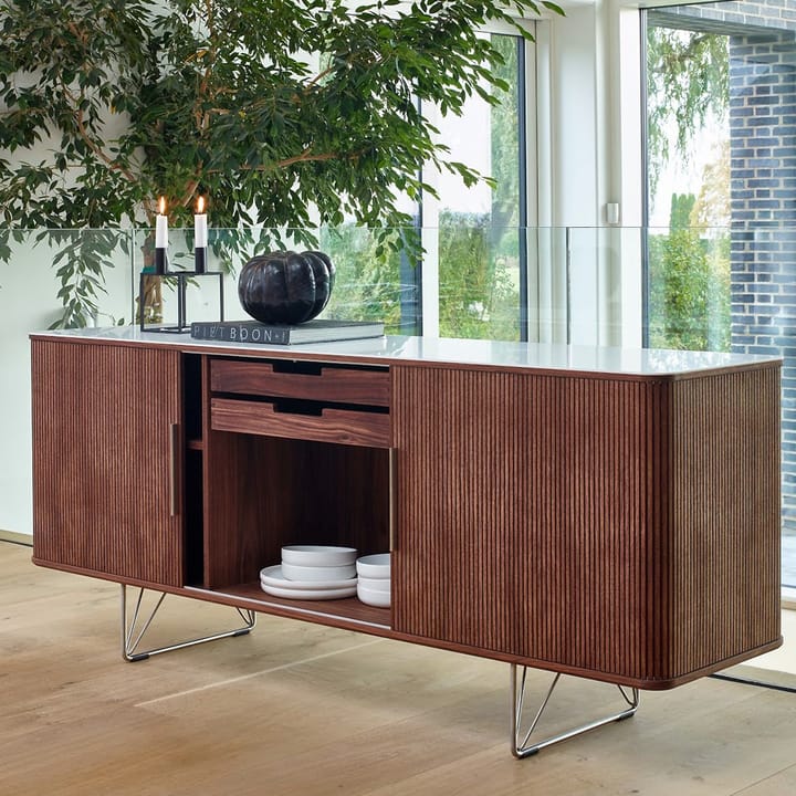 AK 2730 skjenk, valnøttolje, corian-topp, stål stativ Naver Collection