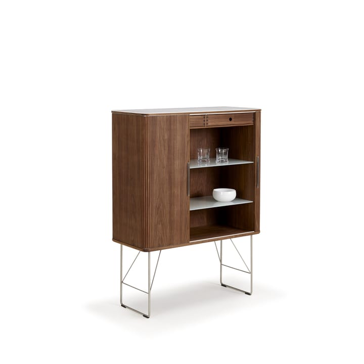 AK 2740 skap, valnøtt olje, stål stativ, hvit corian topp Naver Collection