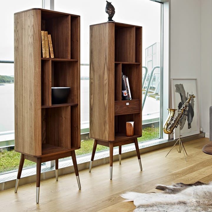 AK 2772 bokhylle, valnøtt olje, point treben, corian topp Naver Collection