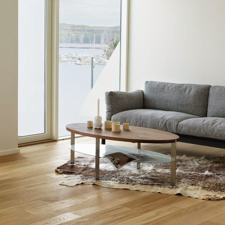 AK 962 sofabord, valnøttolje, med glasshylle Naver Collection