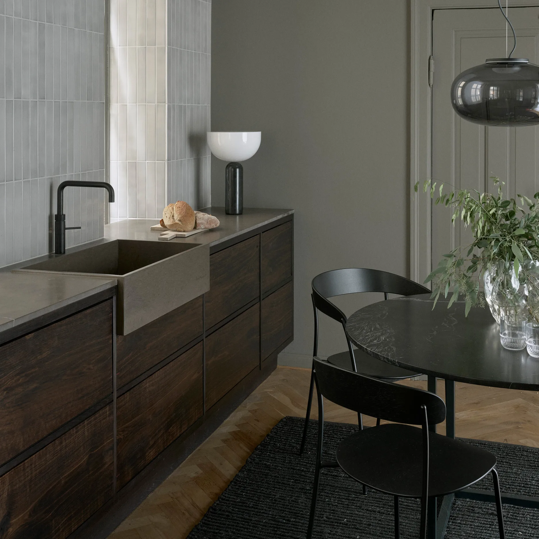 Kizu bordlampe large, Black marble New Works