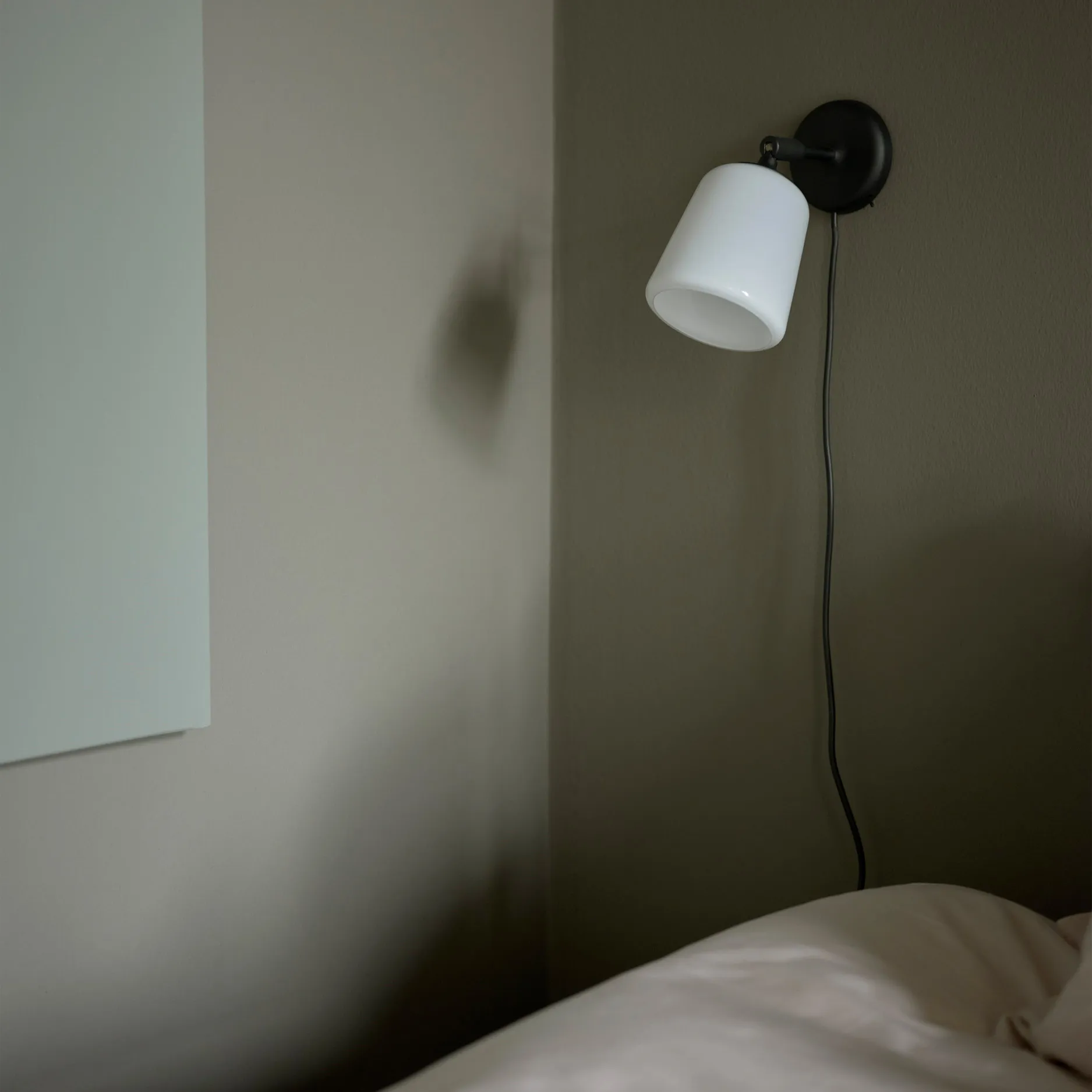 Material vegglampe, White opal glass New Works