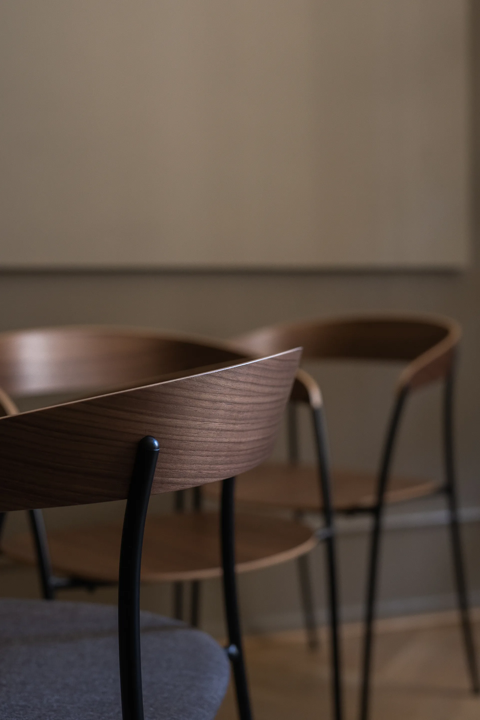 Missing karmstol, Valnøtt New Works