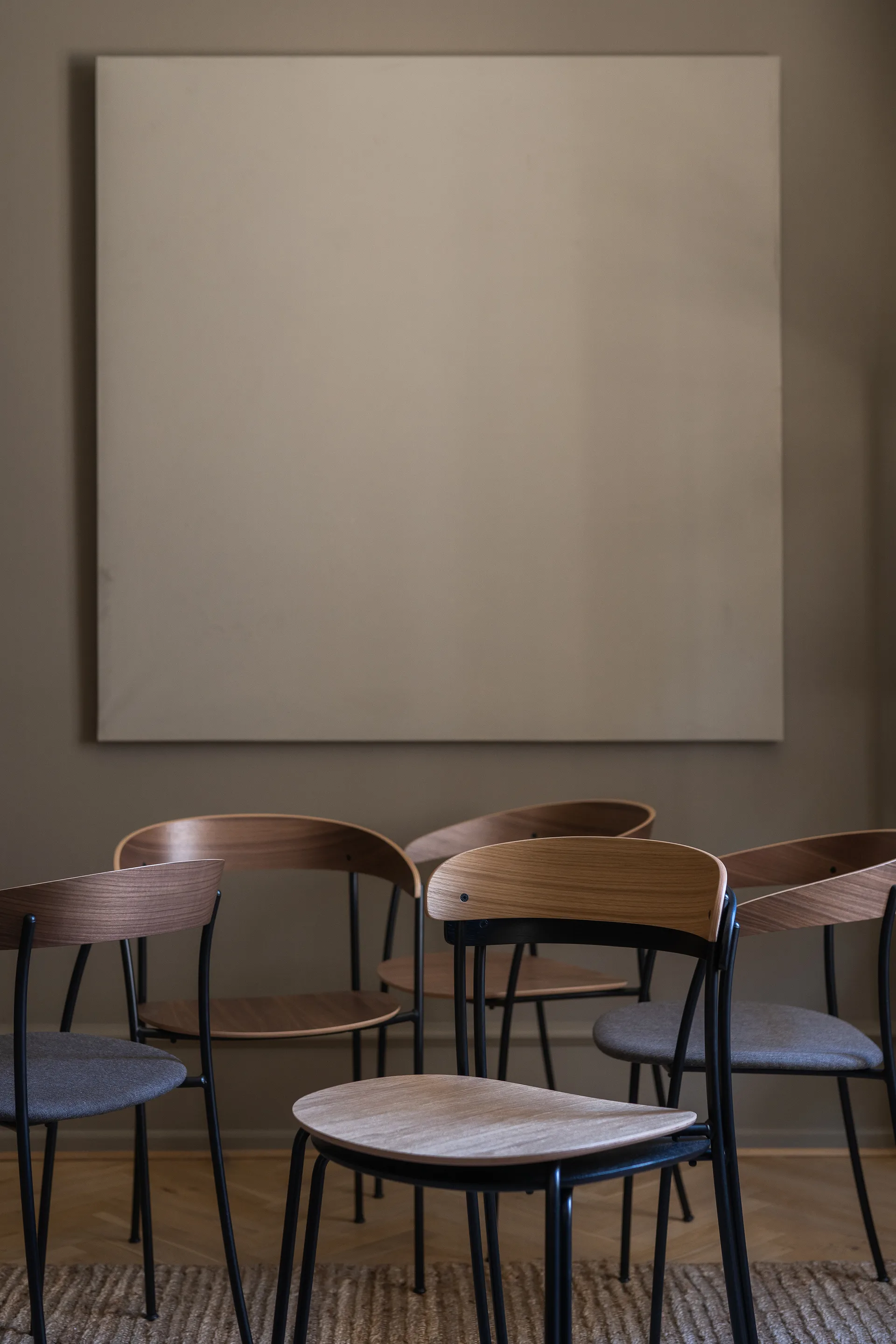 Missing stol, Eik New Works