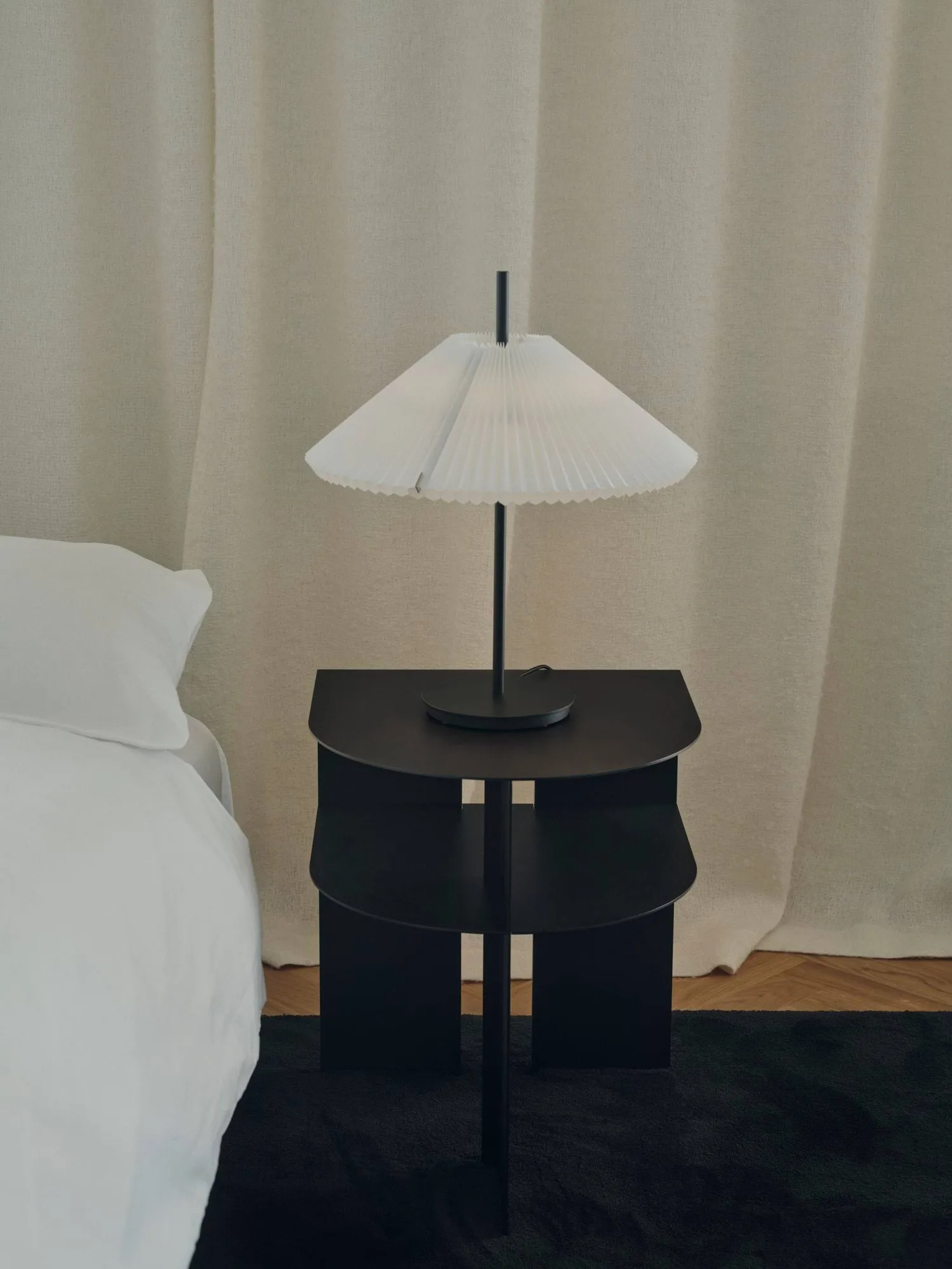 Rand sidebord, Black New Works