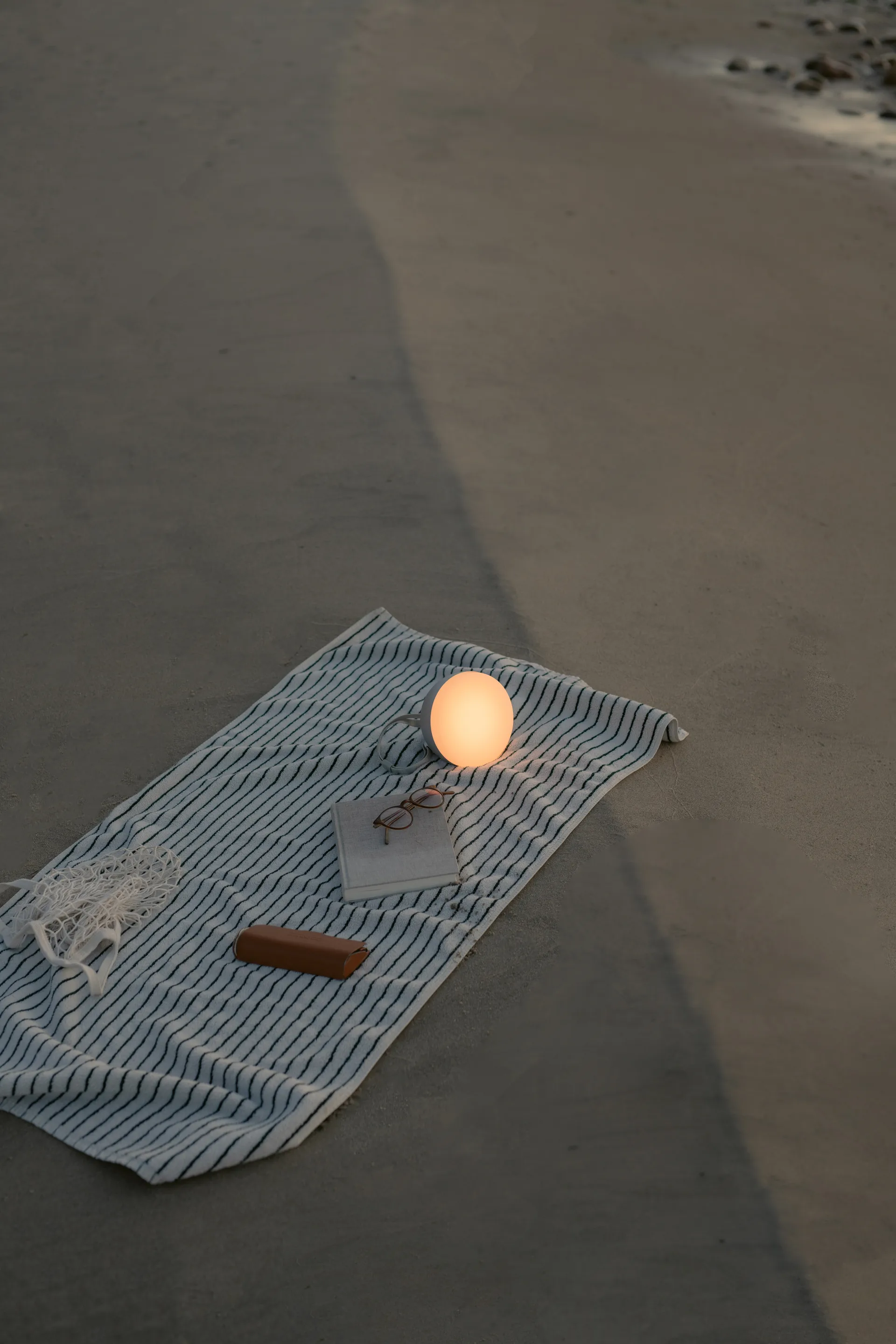 Sphere bærbar lampe, Warm grey New Works