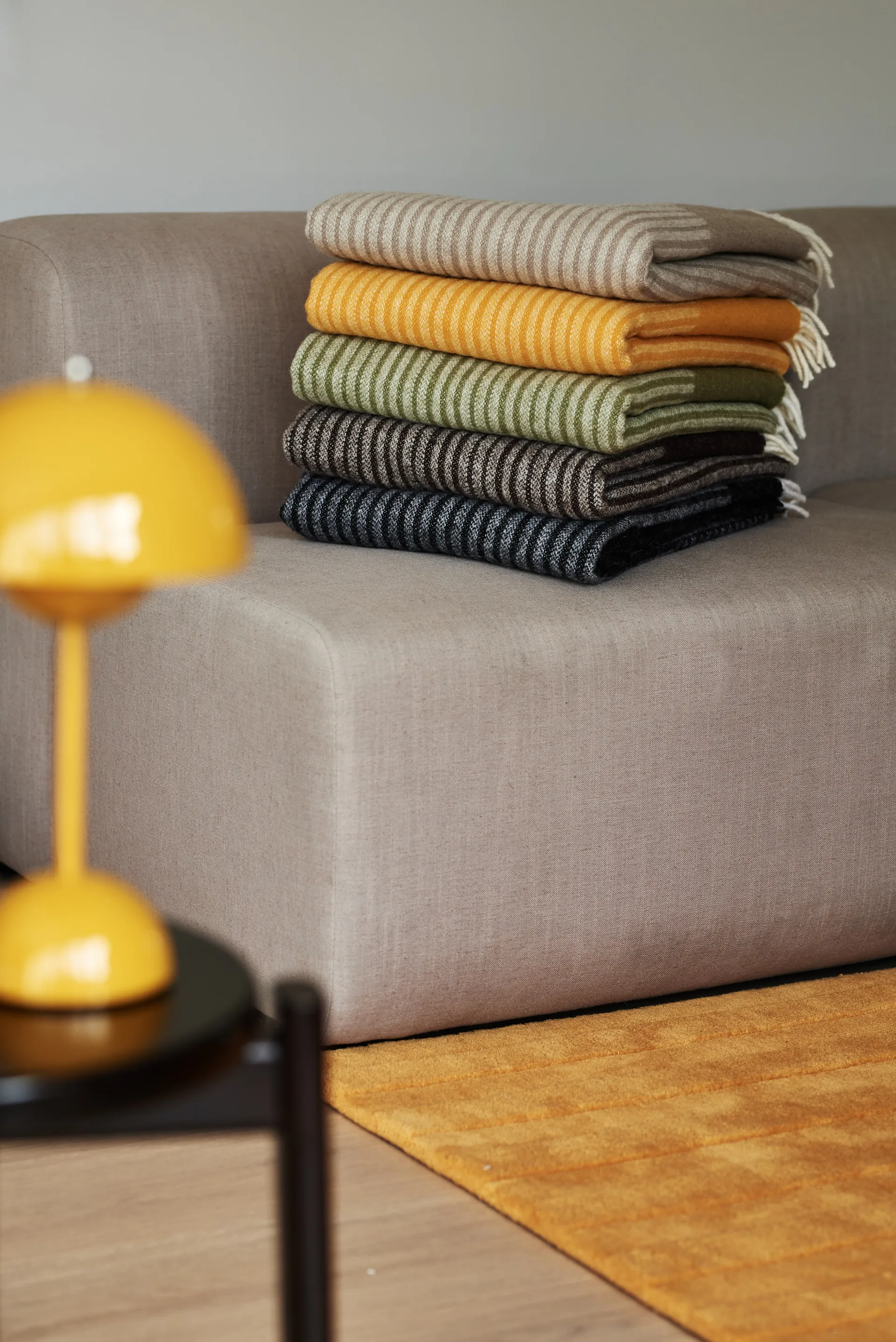 Circles ullpledd 130 x 185 cm, Gul NJRD