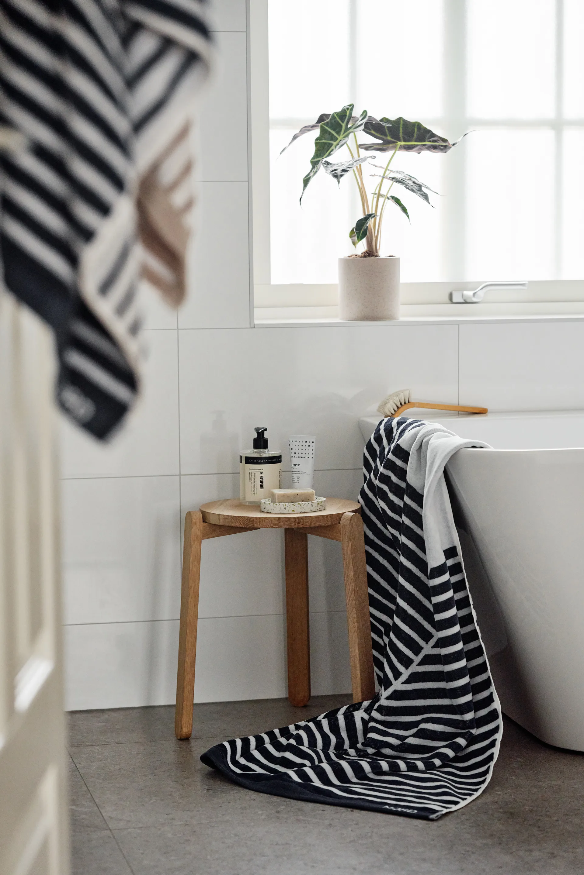 Stripes badehåndkle 100 x 150 cm, Blå NJRD