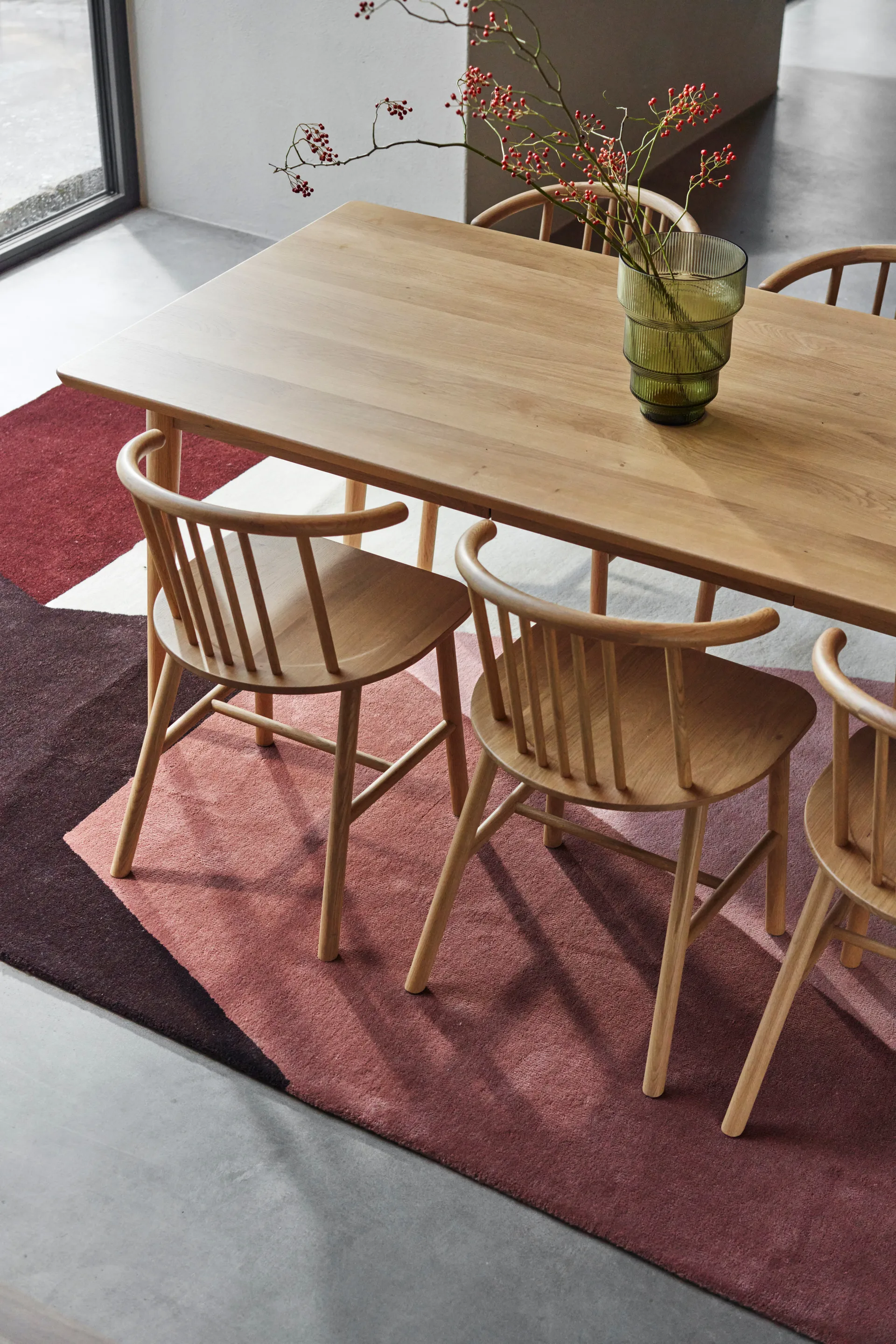 VIOR spisebord 120 cm + stol 4-pakning - Lakkert eik-natur,  NJRD