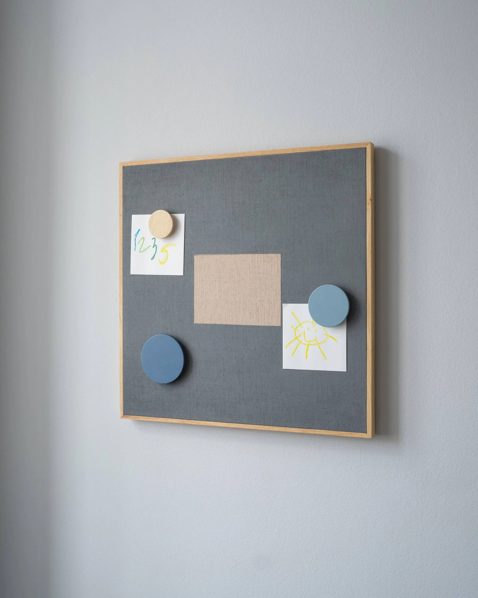 Noticeboard oppslagstavle + 3 magneter, Blå Nofred