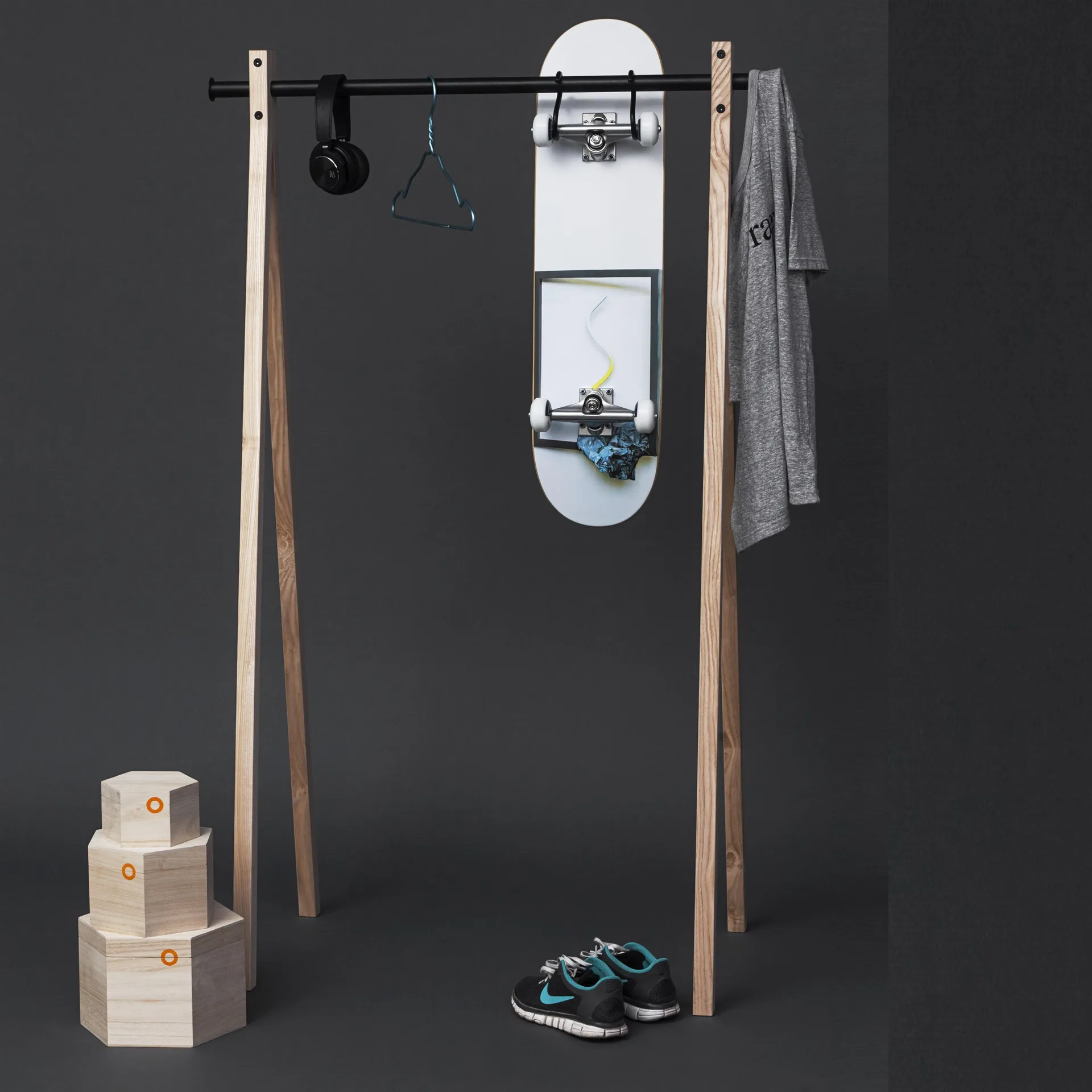 Dress-Up 90 klesstativ, natur-svart Nomess Copenhagen