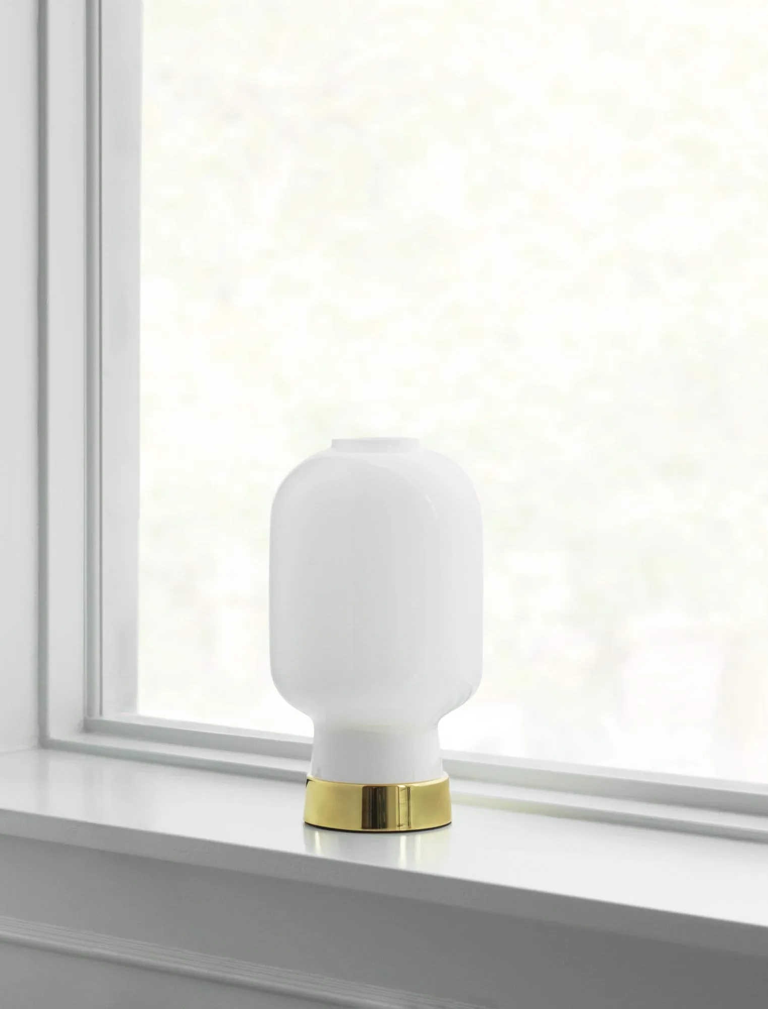 Amp bordlampe, Hvit-messing Normann Copenhagen