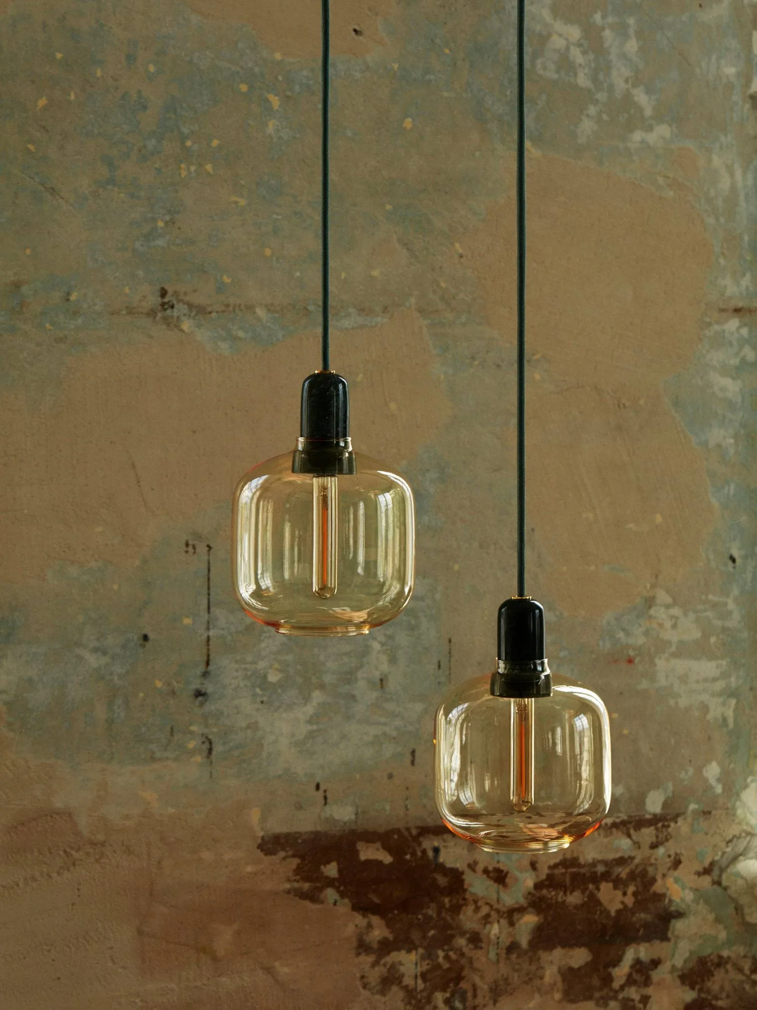 Amp lampe liten, gull-grønn Normann Copenhagen
