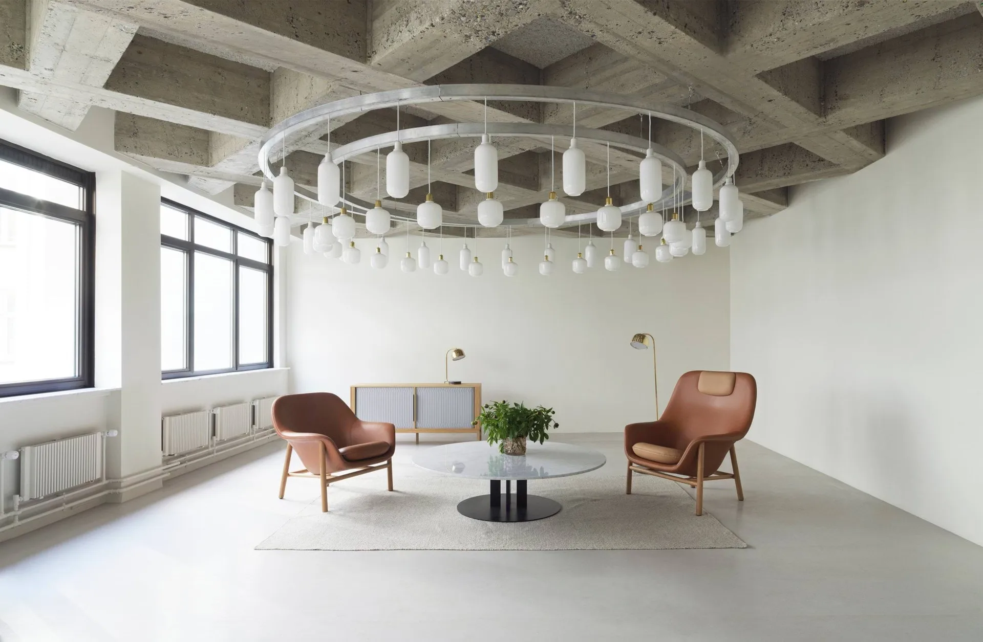 Amp lampe stor, hvit Normann Copenhagen