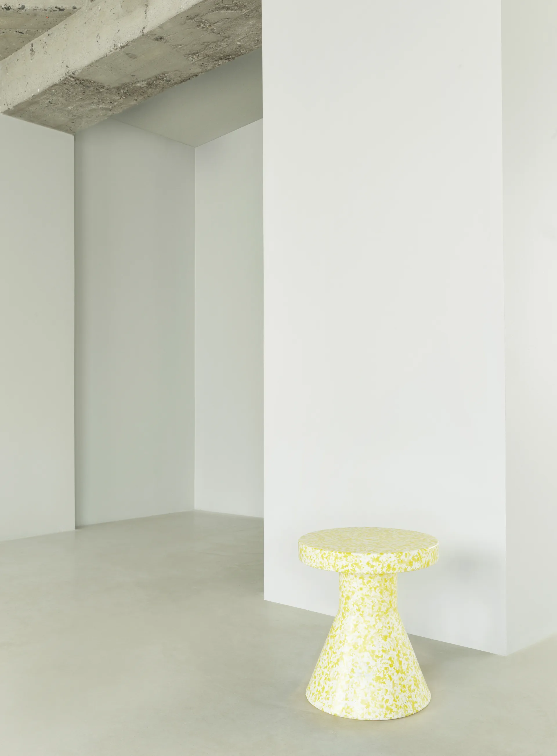 Bit Cone rund krakk, Gul, Ø36x42 cm Normann Copenhagen