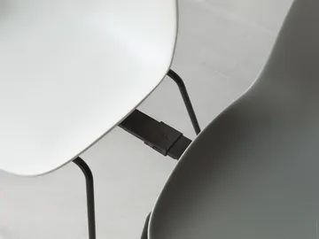 Form Chair stablebar stol svarte ben 2-pk, Hvit - Normann Copenhagen