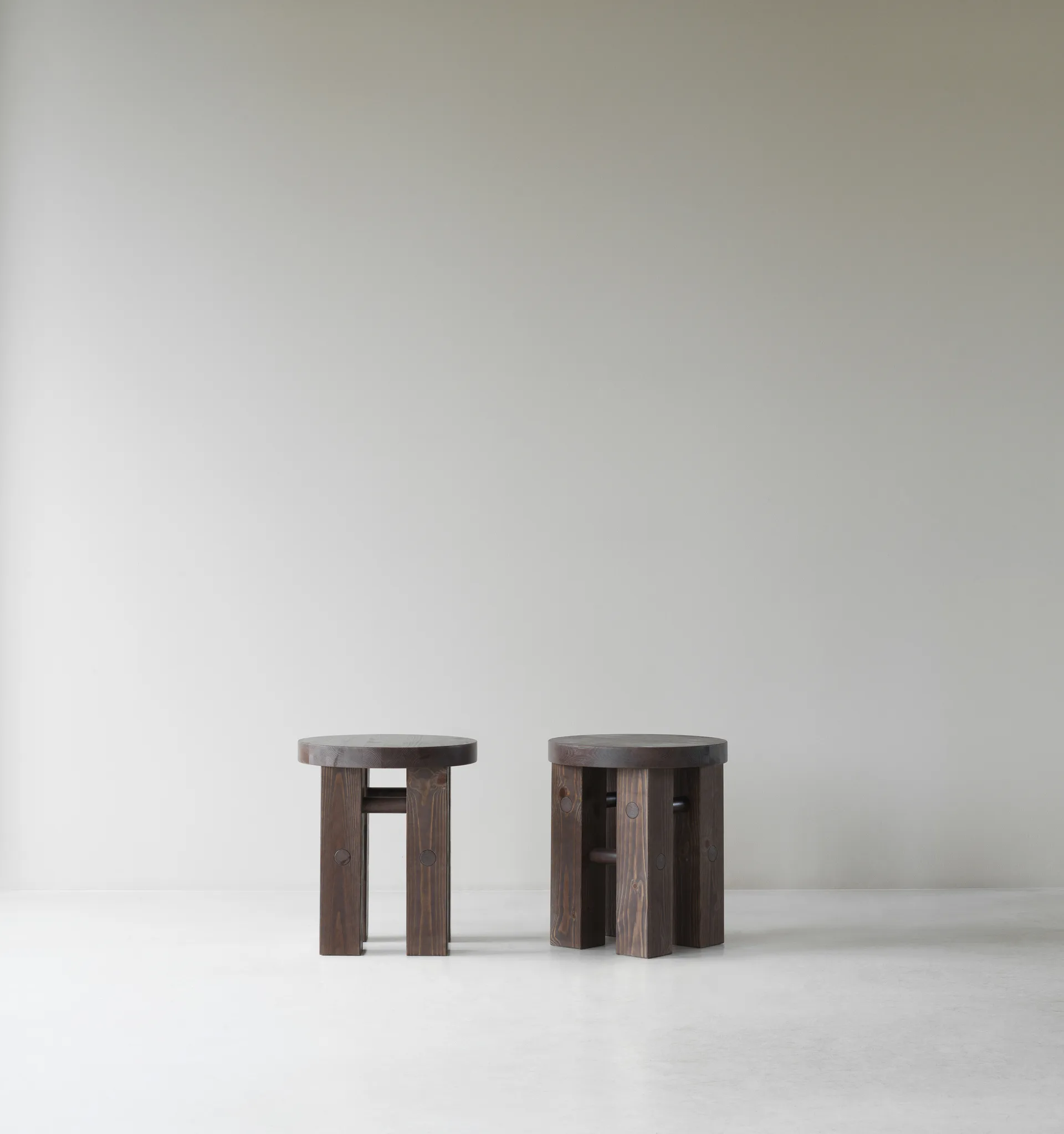 Fyr rund krakk 45 cm, Dark brown, Ø40x45 cm Normann Copenhagen