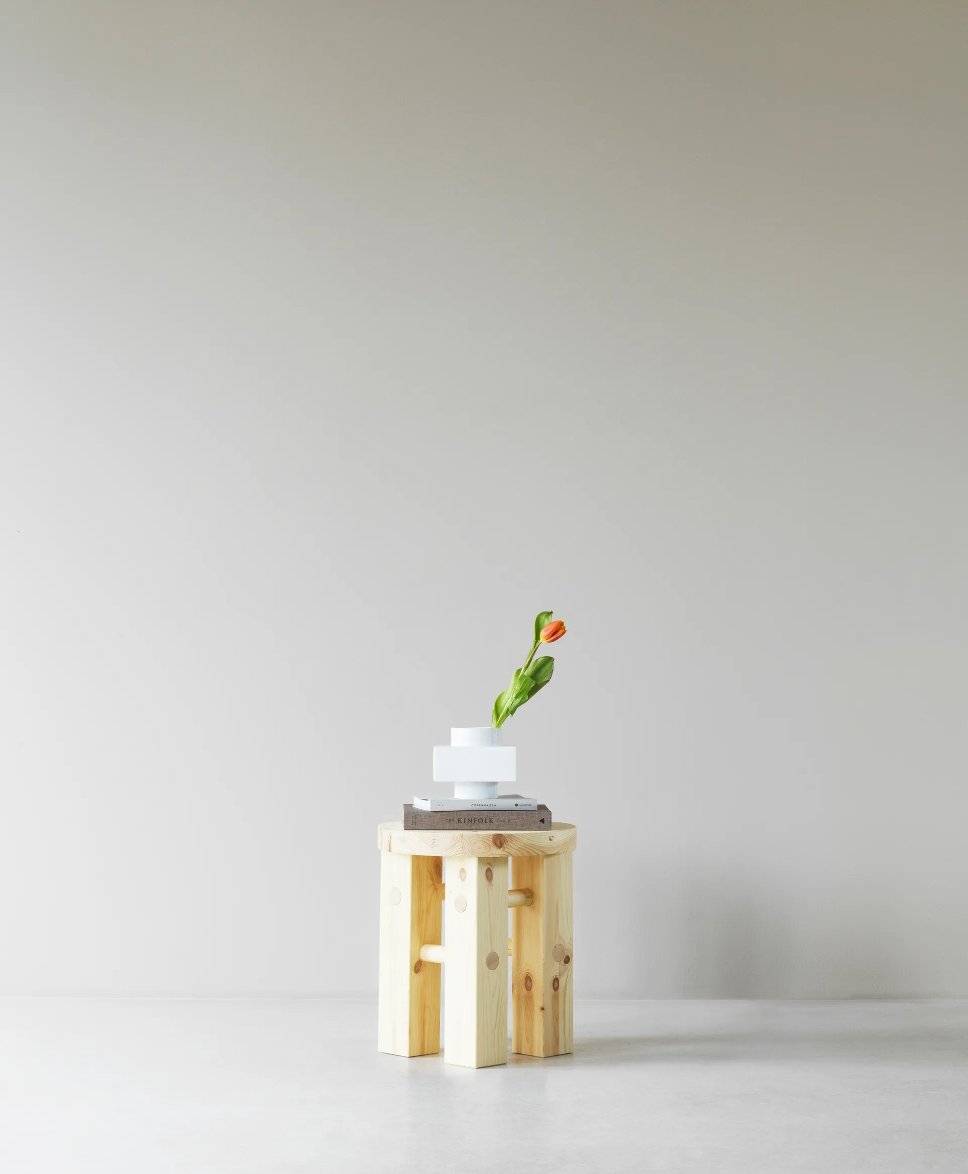 Fyr rund krakk 45 cm, Pine, Ø40x45 cm Normann Copenhagen