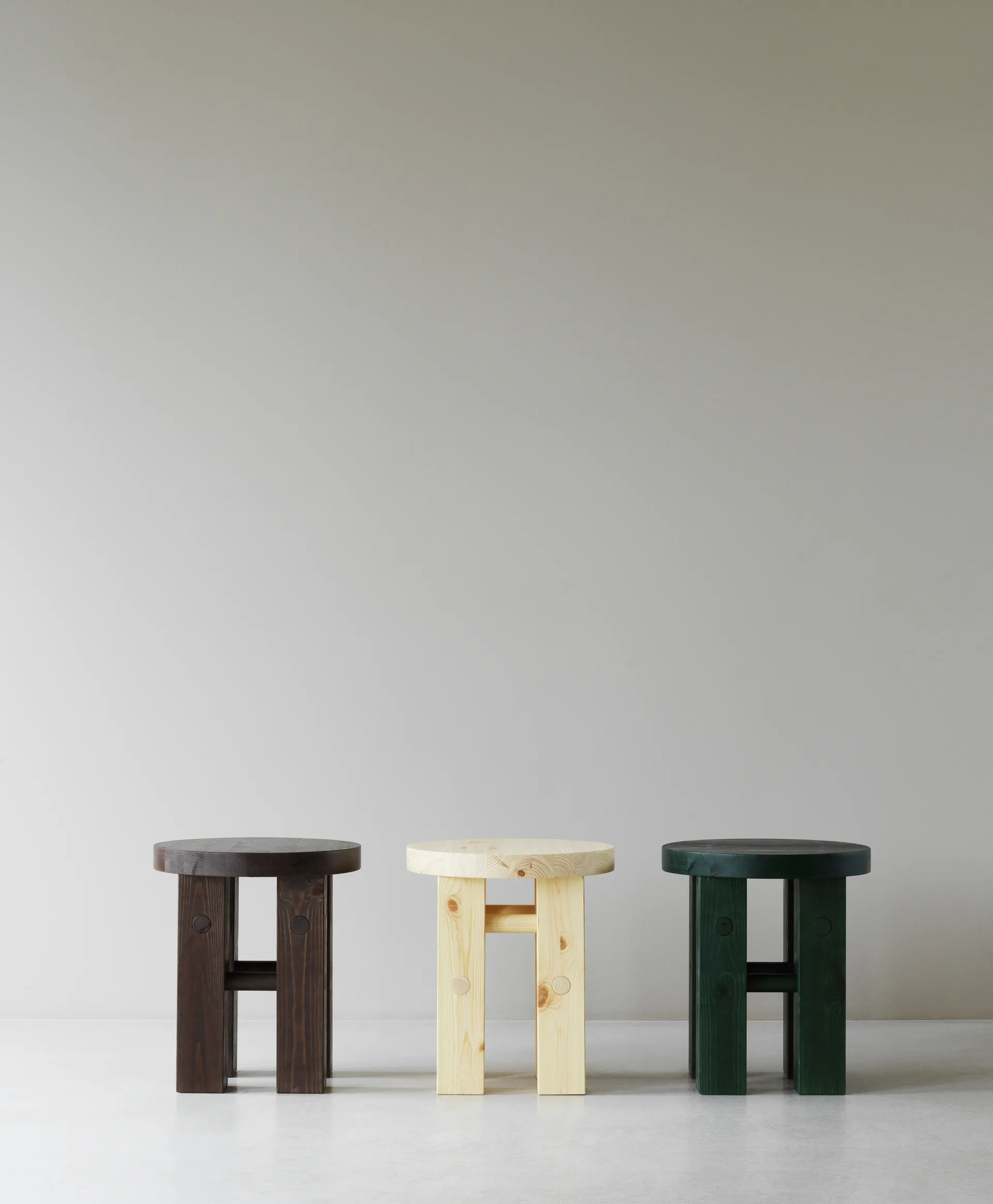 Fyr rund krakk 45 cm, Pine, Ø40x45 cm Normann Copenhagen