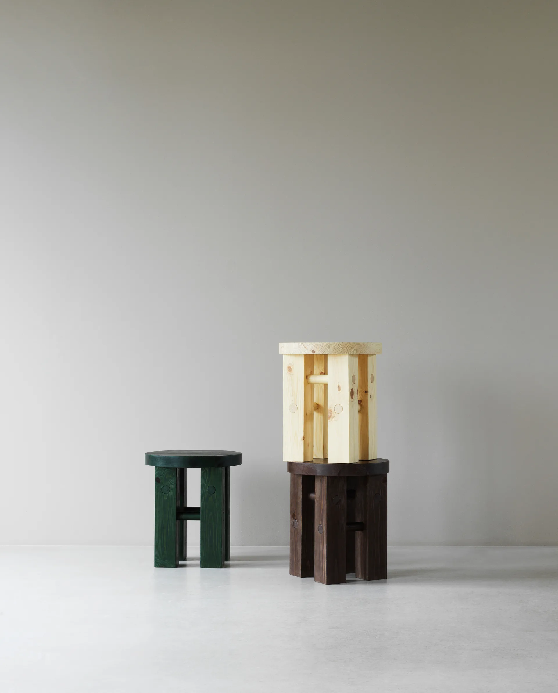 Fyr rund krakk 45 cm, Pine, Ø40x45 cm Normann Copenhagen